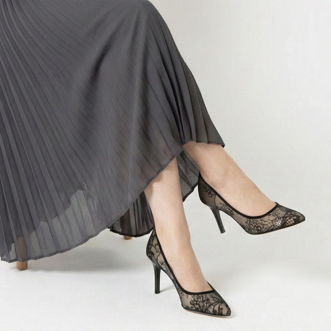 セヴン トゥエルヴ サーティ SEVEN TWELVE THIRTY スティレットヒールレースチュールパンプス (ブラックレース) ブラックレース