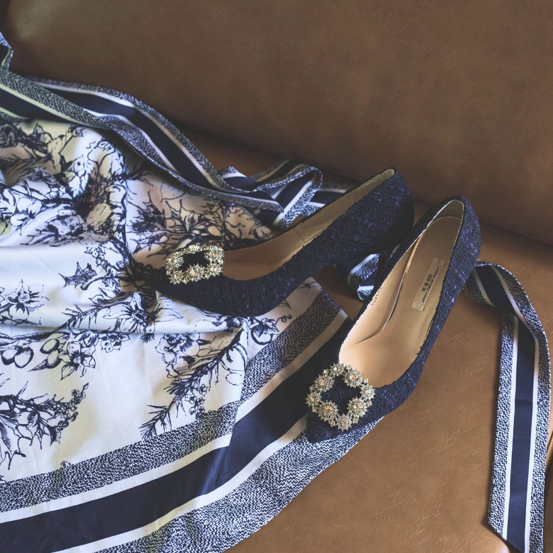 セヴン トゥエルヴ サーティ SEVEN TWELVE THIRTY スティレットヒールビジューバックルパンプス