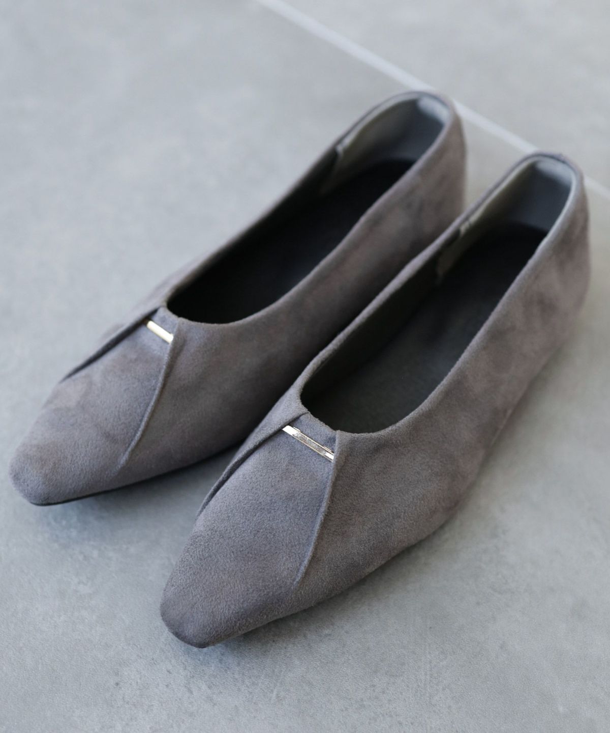 セスト SESTO かかとが踏めて柔らかい、シャープトゥフラットパンプス (アッシュスエード) アッシュスエード