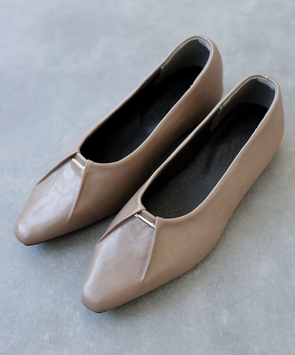 セスト SESTO かかとが踏めて柔らかい、シャープトゥフラットパンプス (グレーベージュ) グレーベージュ