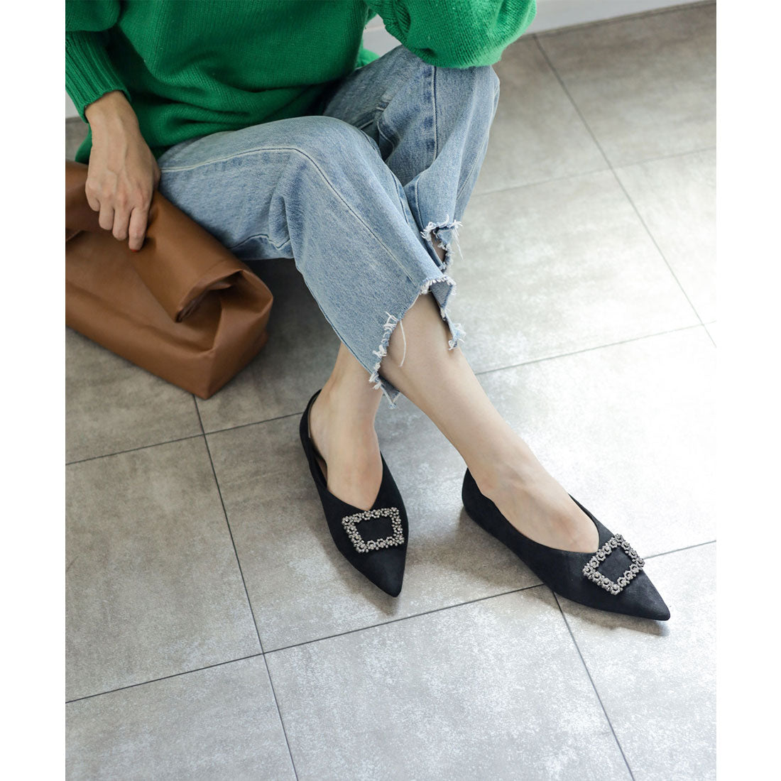 セスト SESTO ビジューモチーフVカットポインテッドトゥフラットパンプス