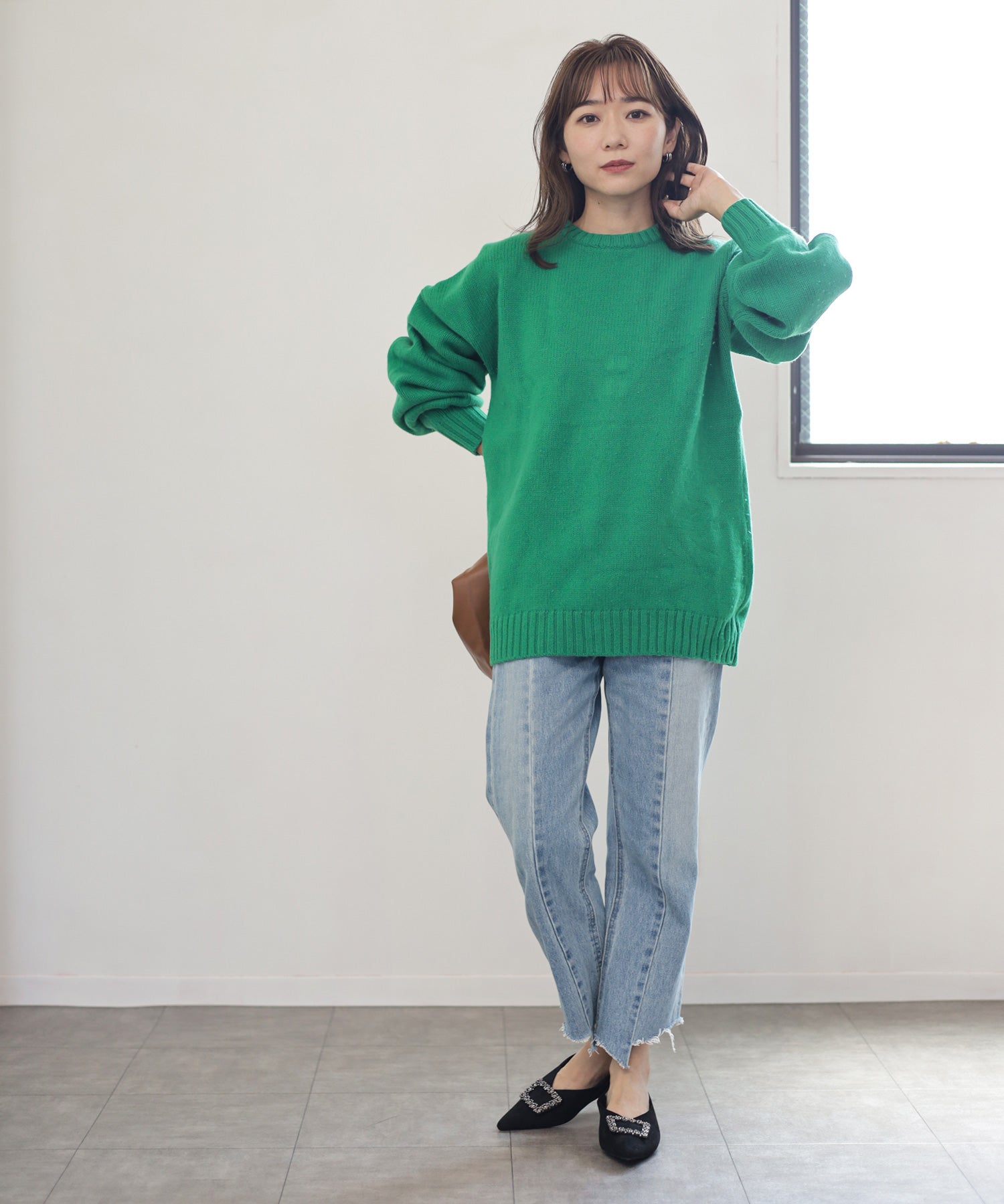 セスト SESTO ビジューモチーフVカットポインテッドトゥフラットパンプス