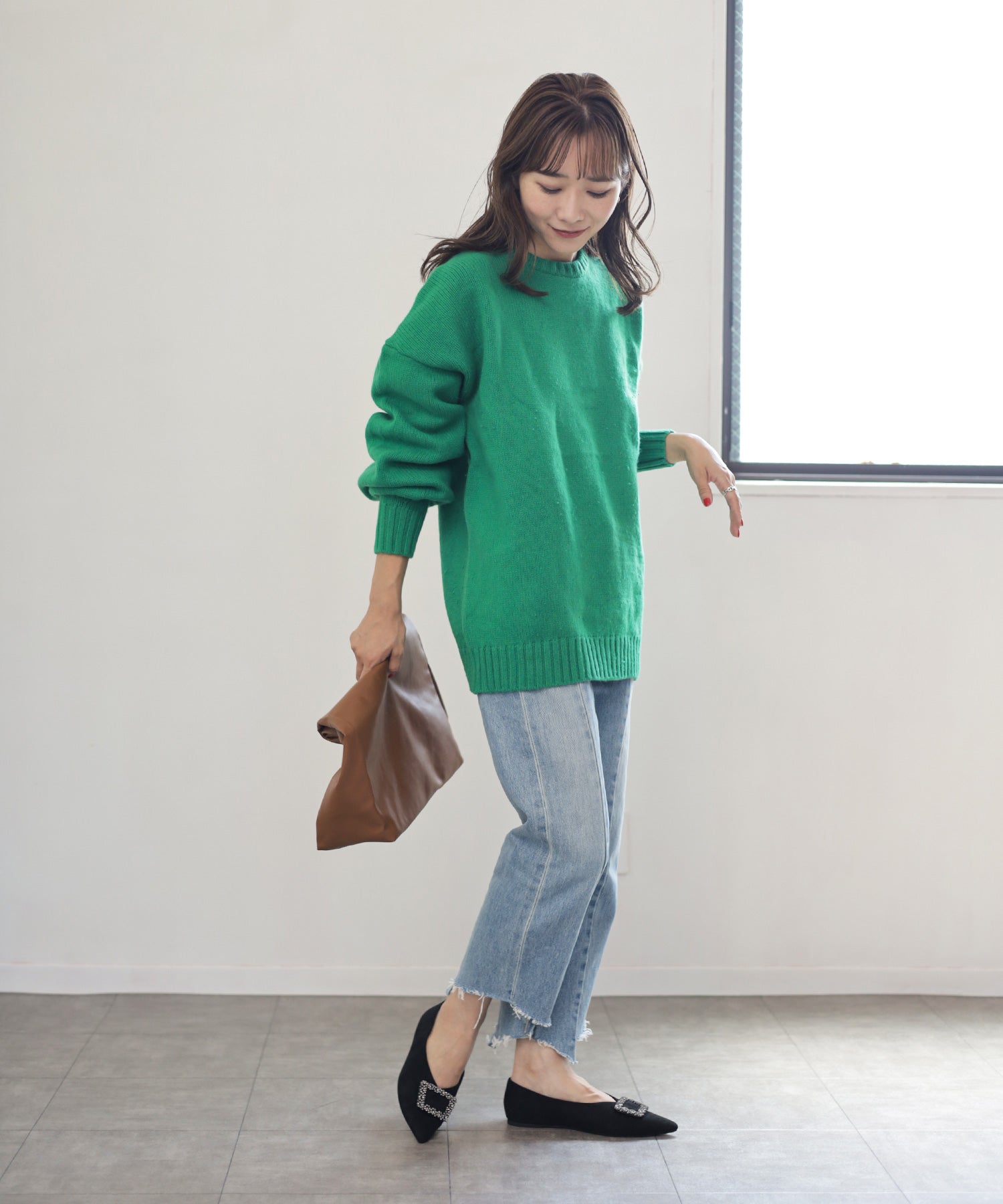 セスト SESTO ビジューモチーフVカットポインテッドトゥフラットパンプス