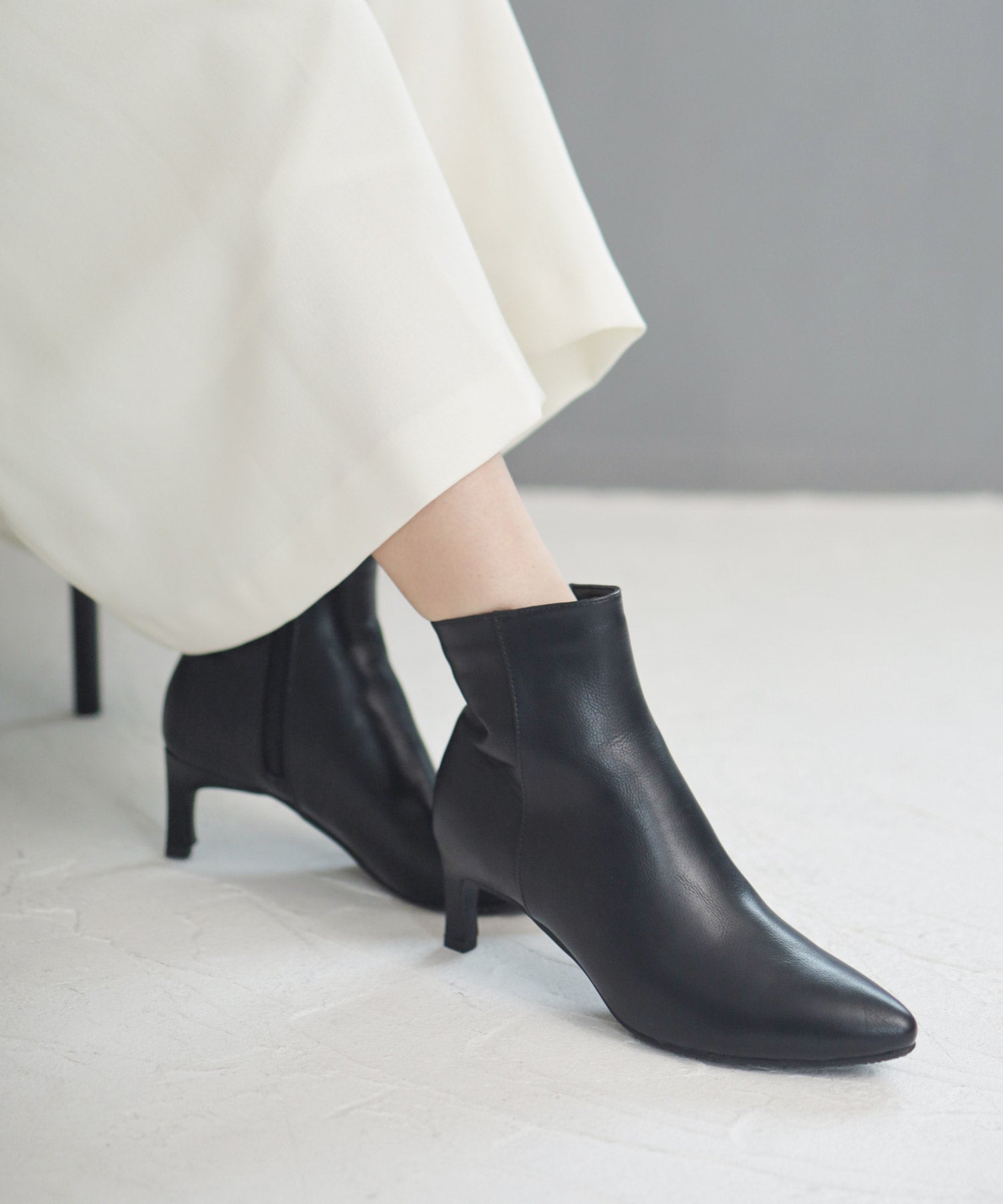 セスト SESTO 削れにくいかかとゴム使用!ポインテッドトゥストレートヒールショートブーツ