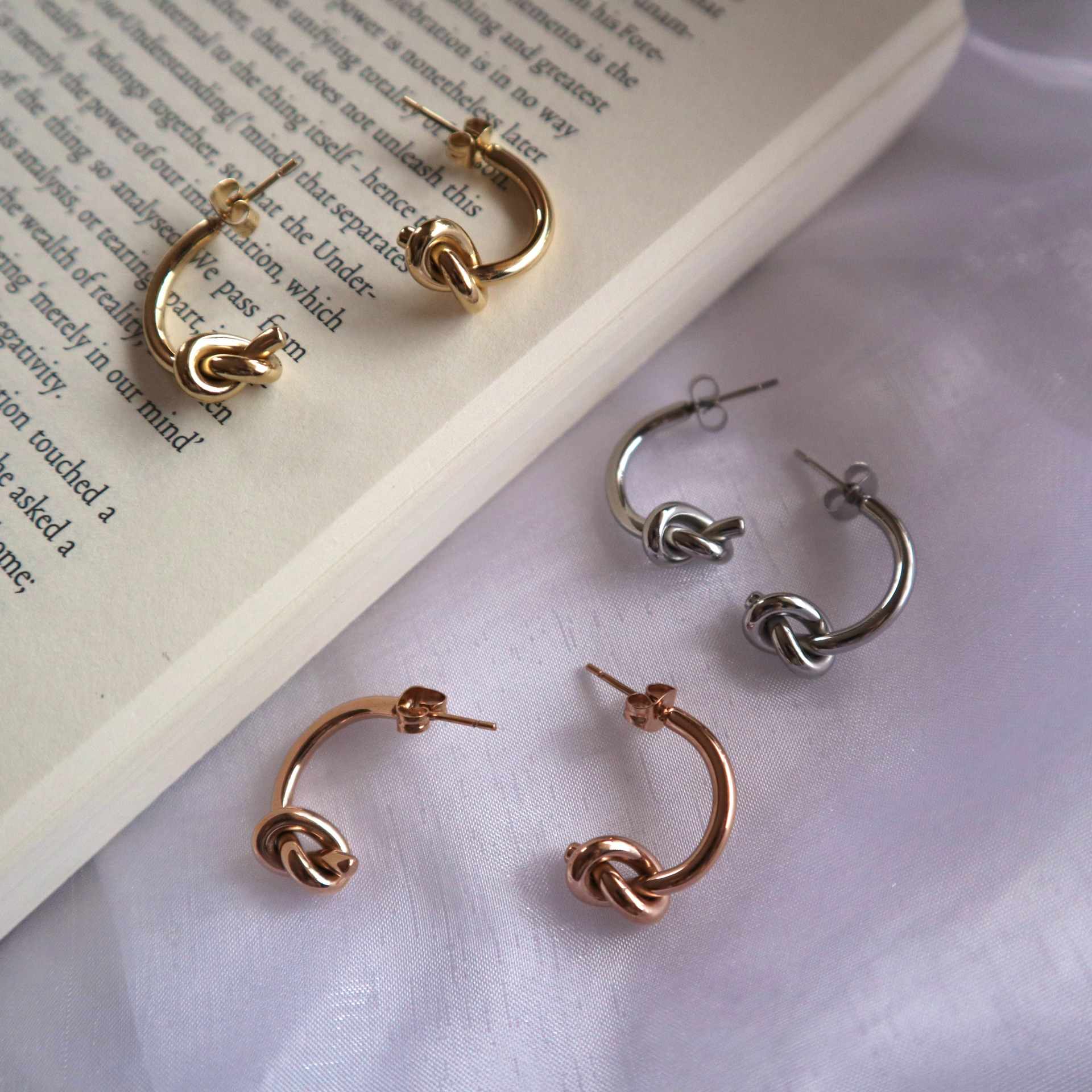 シースキー seasukii ステンレスノットピアス (シルバー) シルバー