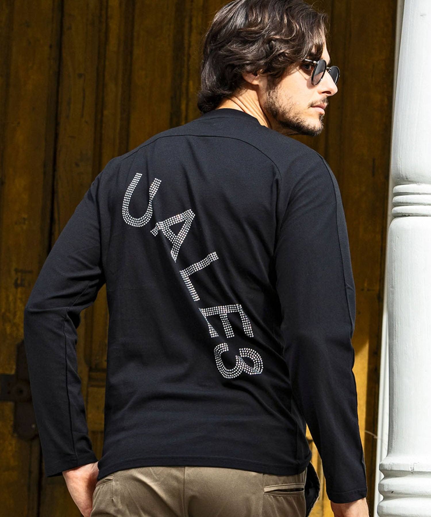 ウノ ピゥ ウノ ウグァーレ トレ リラックス 1PIU1UGUALE3 RELAX ラインストーンロゴ長袖Tシャツ(ブラック) ブラック