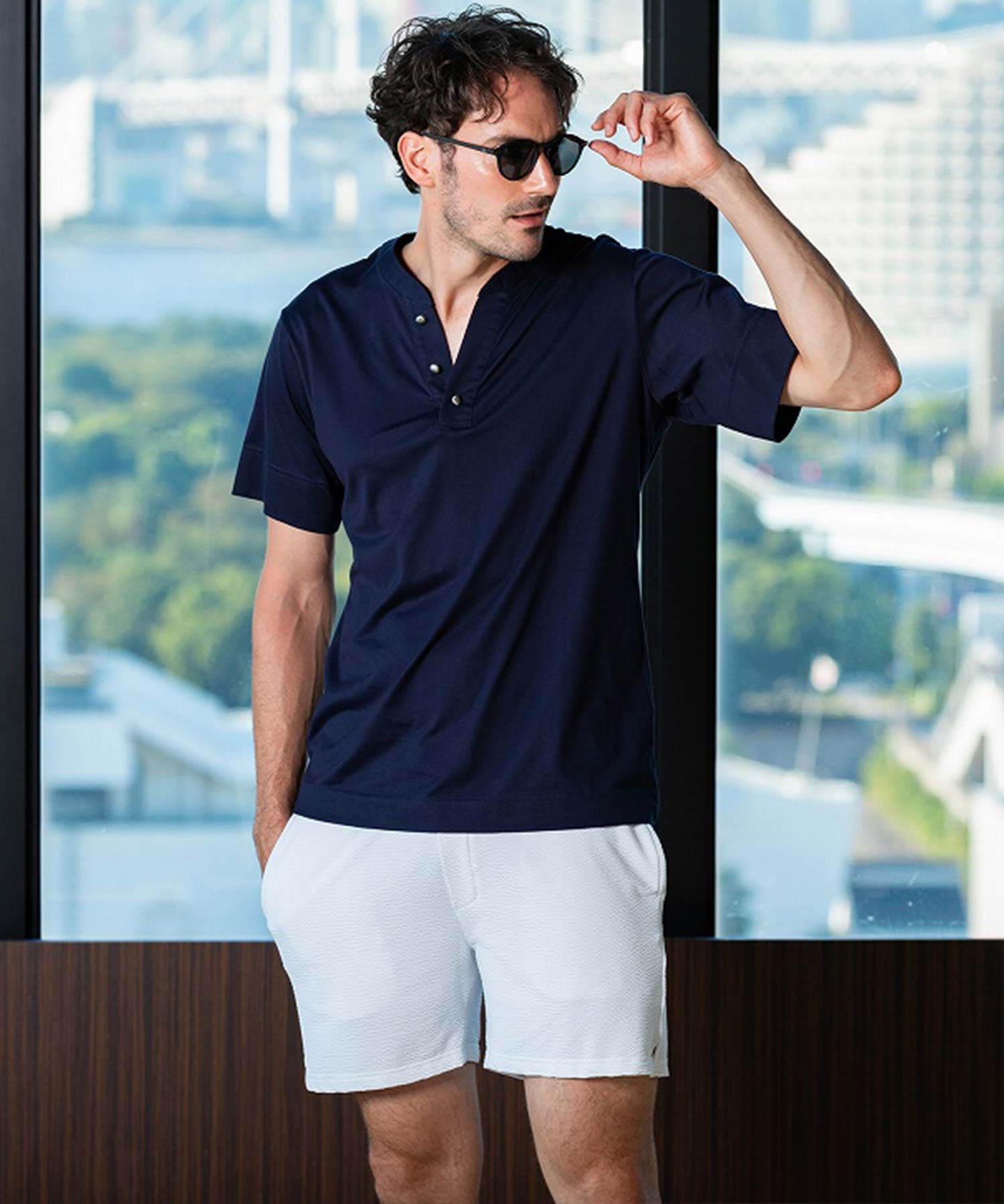 ウノ ピゥ ウノ ウグァーレ トレ リラックス 1PIU1UGUALE3 RELAX 1PIU1UGUALE3 RELAX(ウノピゥウノウグァーレトレ リラックス)ヘンリーネック半袖Tシャツ (ブラック) ブラック