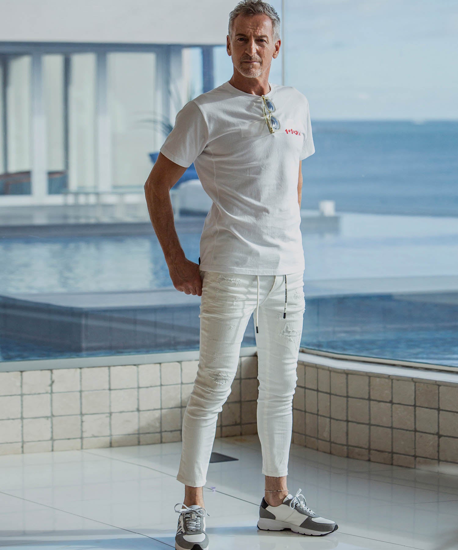 ウノ ピゥ ウノ ウグァーレ トレ リラックス 1PIU1UGUALE3 RELAX 1PIU1UGUALE3 RELAXボックスロゴ半袖Tシャツ