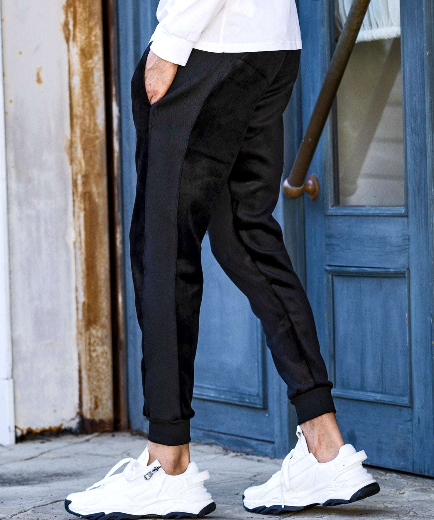 ウノ ピゥ ウノ ウグァーレ トレ リラックス 1PIU1UGUALE3 RELAX カモ柄ベロアロングパンツ (ブラック) ブラック