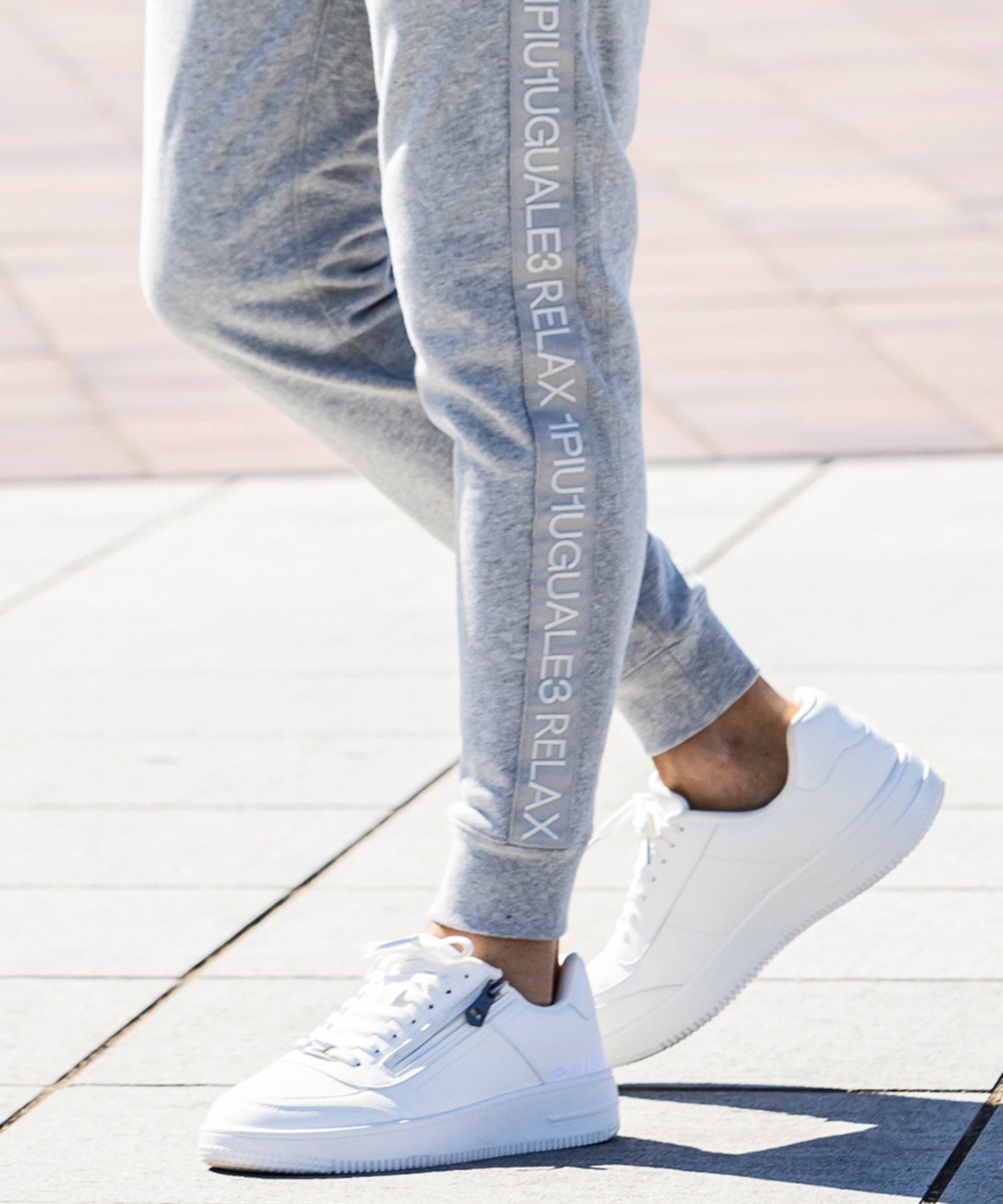 ウノ ピゥ ウノ ウグァーレ トレ リラックス 1PIU1UGUALE3 RELAX テープロゴロングパンツ