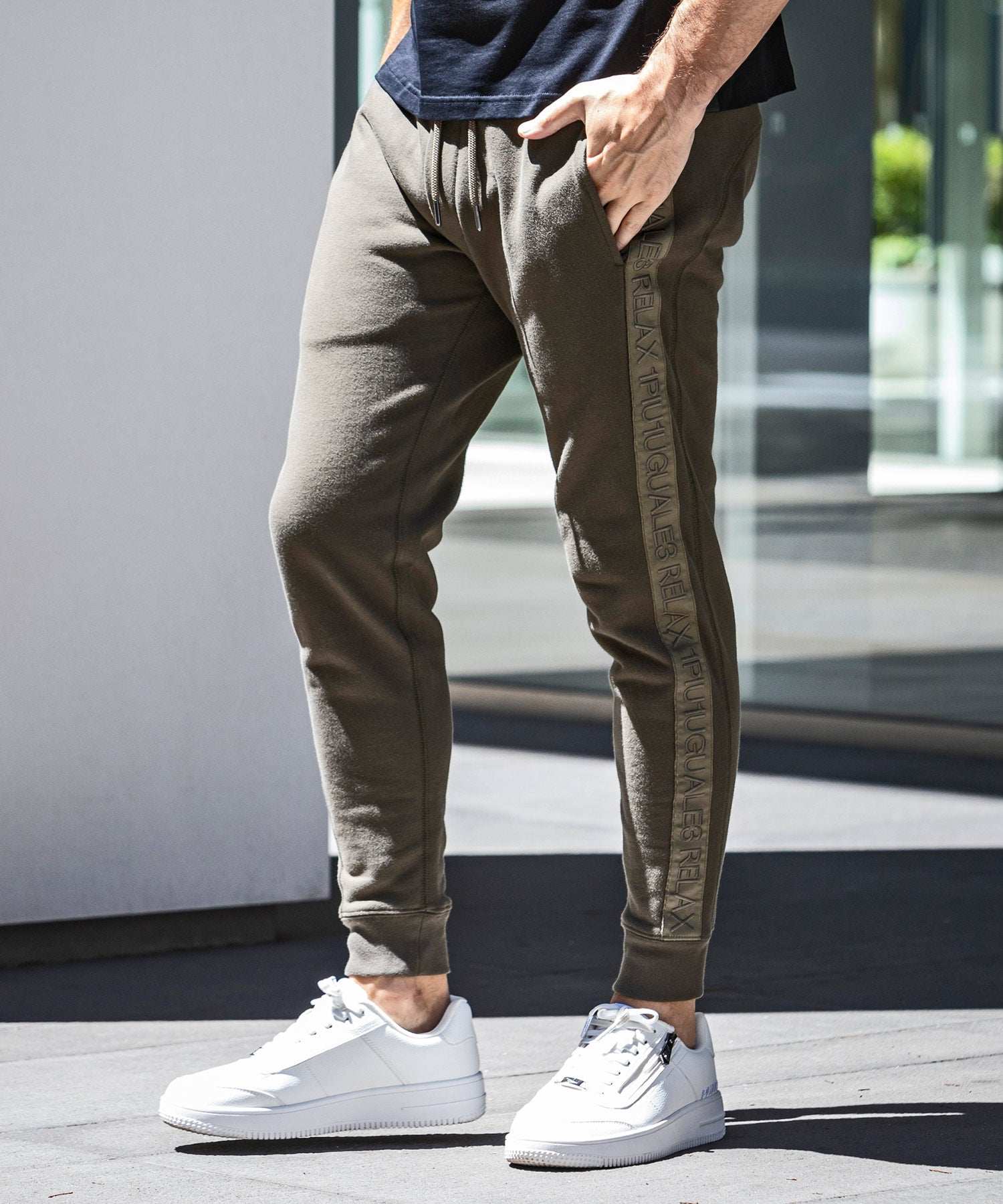 ウノ ピゥ ウノ ウグァーレ トレ リラックス 1PIU1UGUALE3 RELAX テープロゴロングパンツ