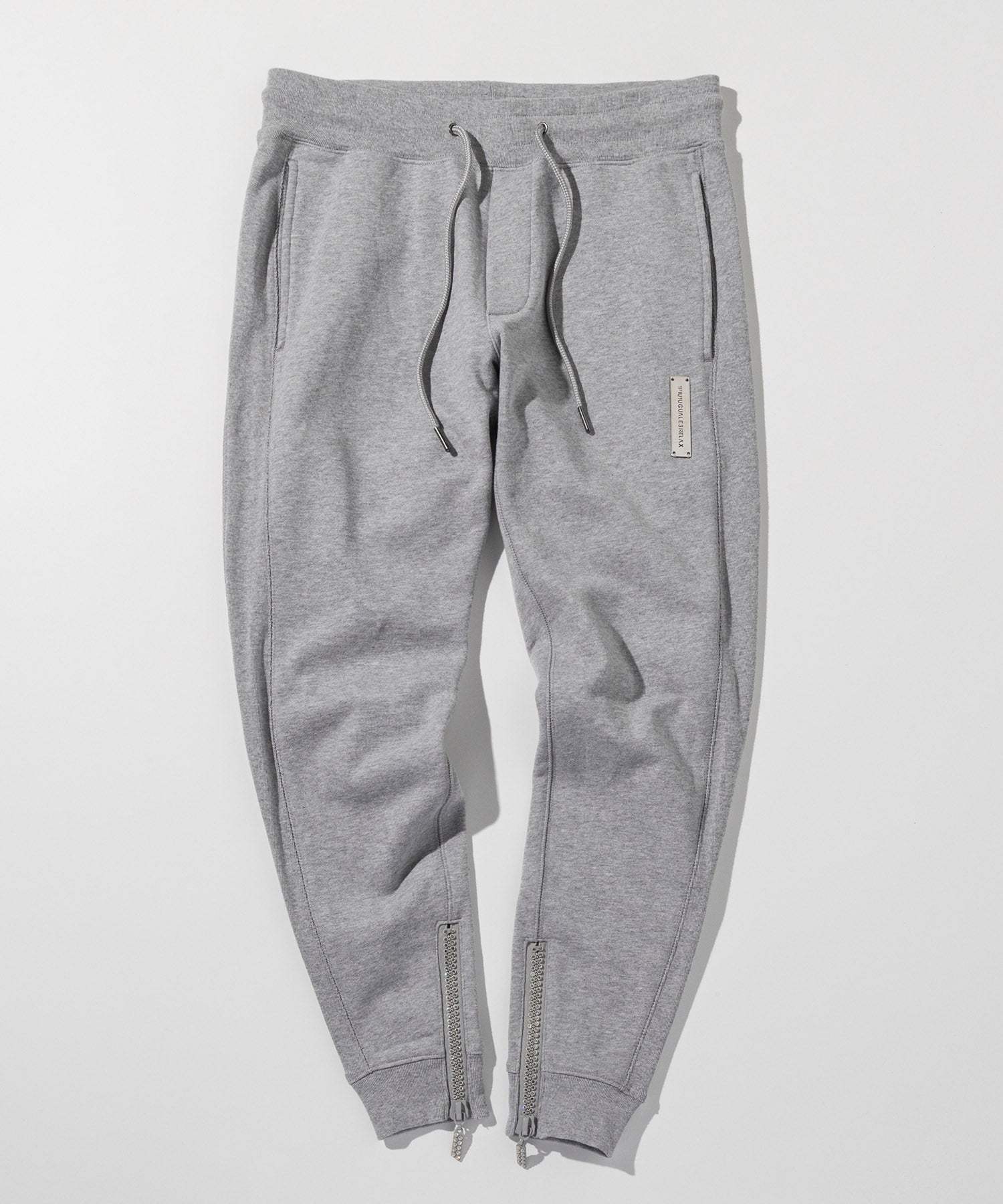 ウノ ピゥ ウノ ウグァーレ トレ リラックス 1PIU1UGUALE3 RELAX シルバーロゴプレート ラインストーン スウェットパンツ ロングパンツ (グレー) グレー