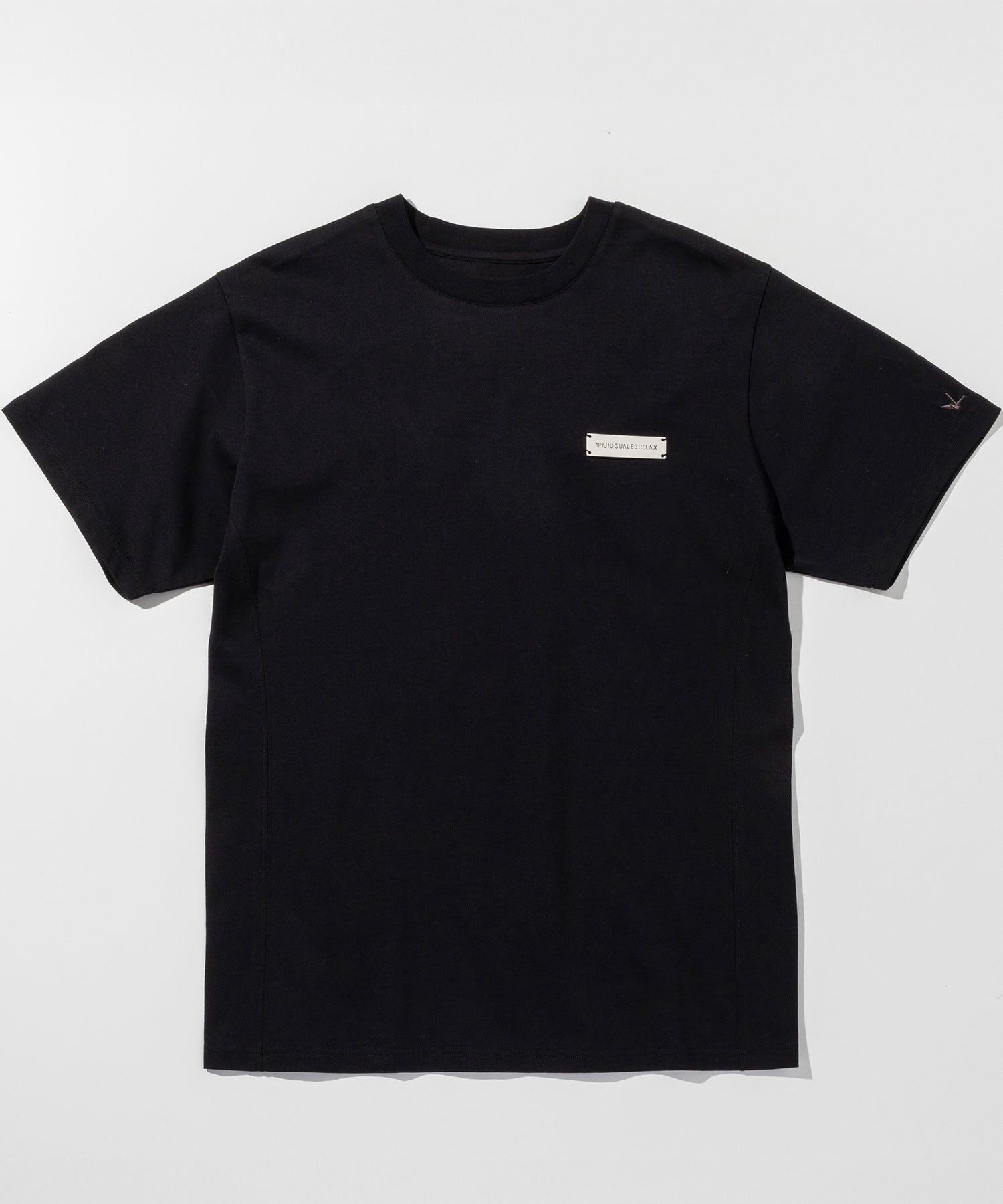 ウノ ピゥ ウノ ウグァーレ トレ リラックス 1PIU1UGUALE3 RELAX シルバーロゴプレート シルク混 シルケット半袖Tシャツ (ブラック) ブラック