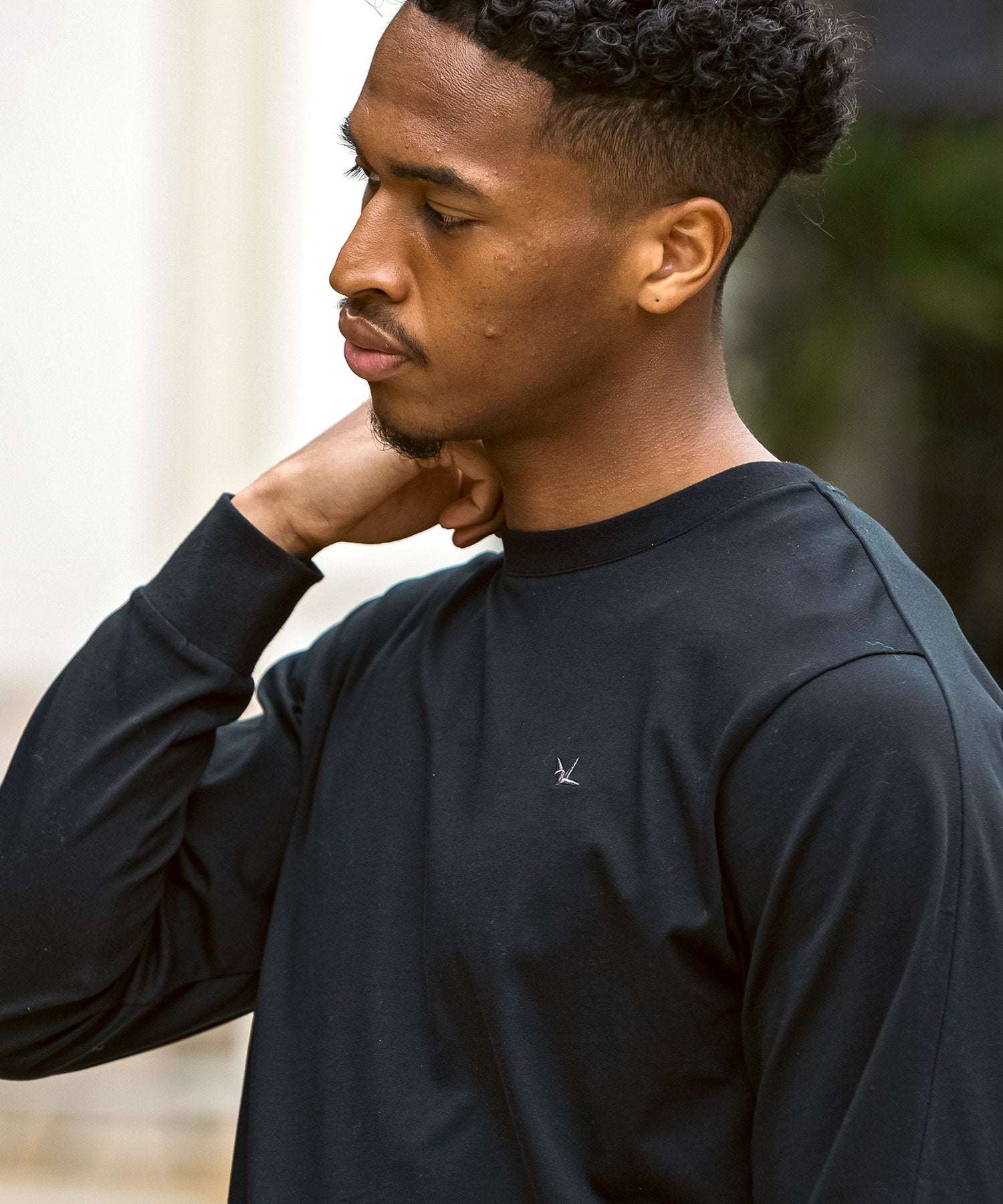 ウノ ピゥ ウノ ウグァーレ トレ リラックス 1PIU1UGUALE3 RELAX シルケット素材 ラインストーン ブランドロゴ ロングTシャツ 長袖Tシャツ (ブラック) ブラック