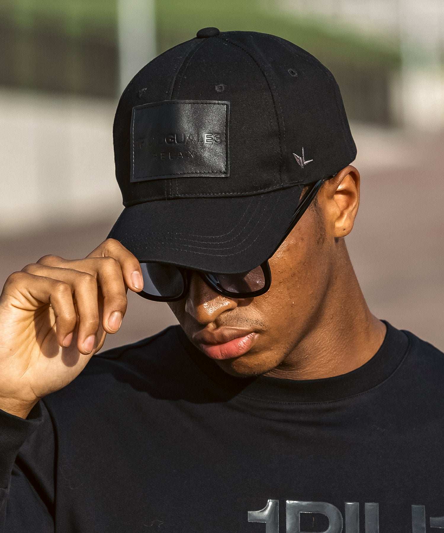 ウノ ピゥ ウノ ウグァーレ トレ リラックス 1PIU1UGUALE3 RELAX レザーパッチ ブランドロゴ ベーシックシルエット キャップ (ブラック) ブラック