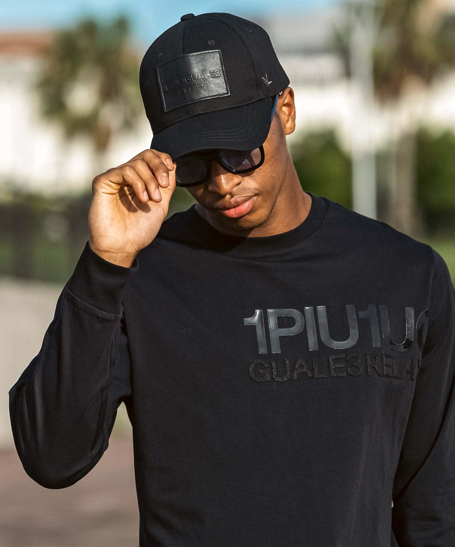 ウノ ピゥ ウノ ウグァーレ トレ リラックス 1PIU1UGUALE3 RELAX レザーパッチ ブランドロゴ ベーシックシルエット キャップ (ブラック) ブラック