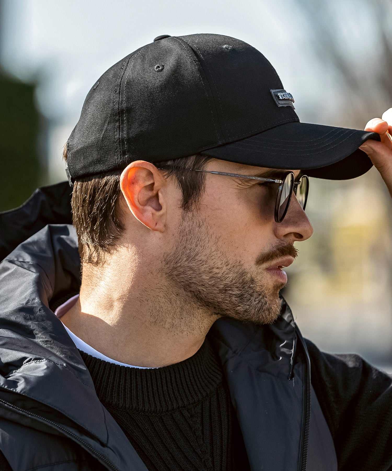 ウノ ピゥ ウノ ウグァーレ トレ リラックス 1PIU1UGUALE3 RELAX プレートロゴ ベーシックシルエット キャップ (ブラック) ブラック