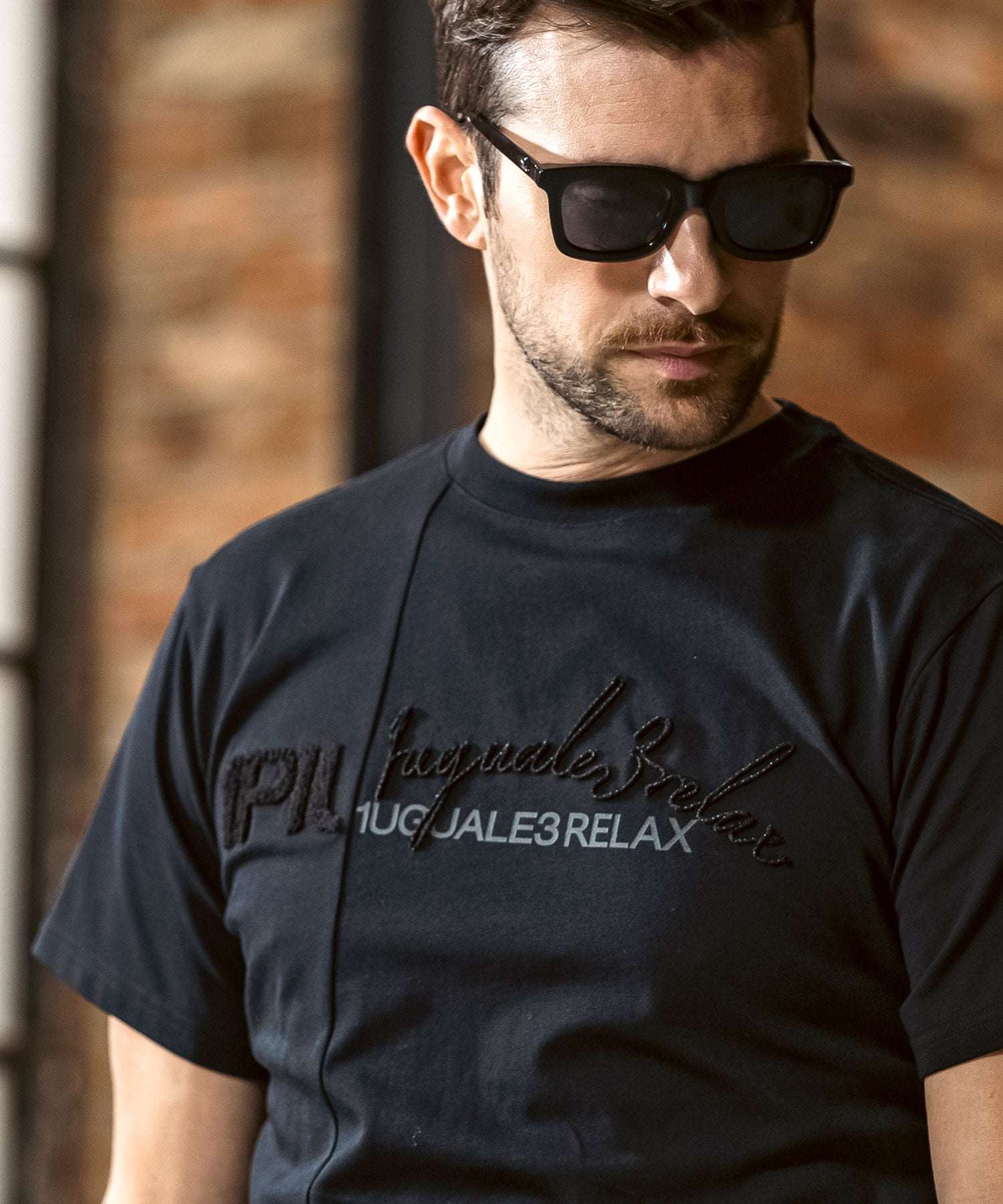 ウノ ピゥ ウノ ウグァーレ トレ リラックス 1PIU1UGUALE3 RELAX スウィッチングロゴ スマートシルエット シルケット生地 半袖Tシャツ (ブラック) ブラック