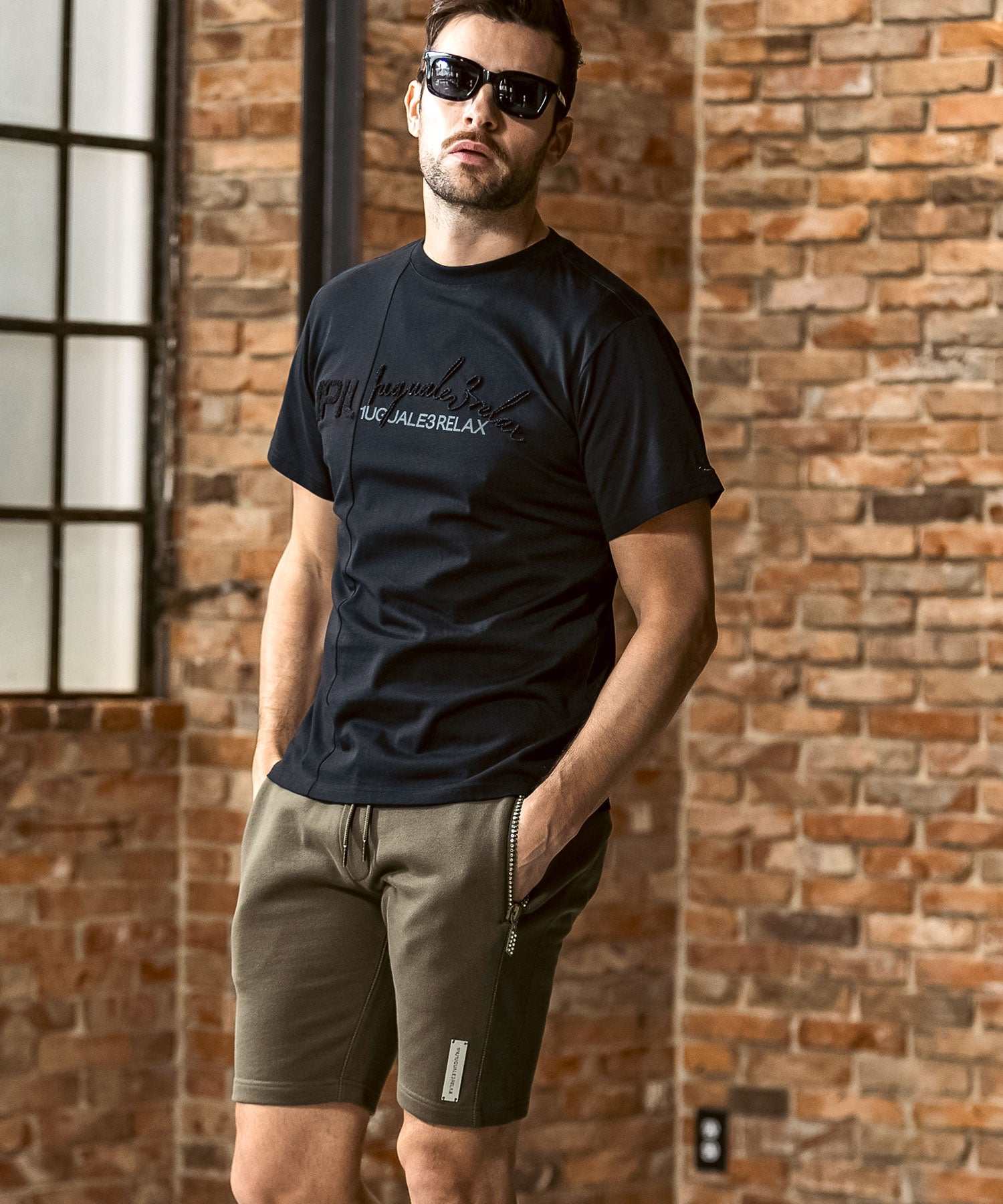 ウノ ピゥ ウノ ウグァーレ トレ リラックス 1PIU1UGUALE3 RELAX スウィッチングロゴ スマートシルエット シルケット生地 半袖Tシャツ (ブラック) ブラック