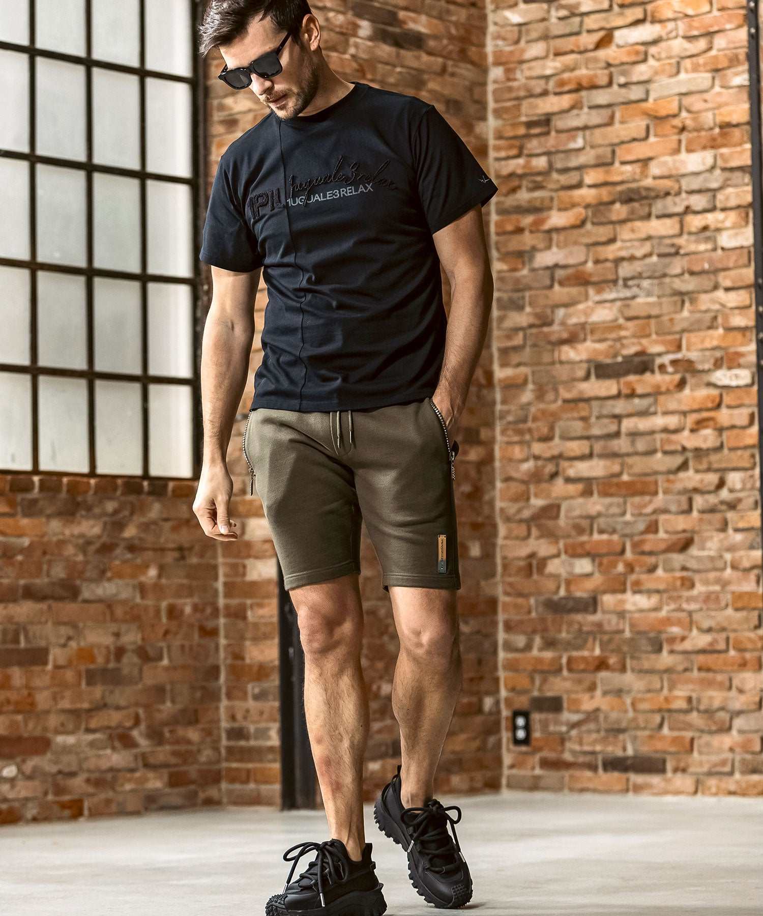 ウノ ピゥ ウノ ウグァーレ トレ リラックス 1PIU1UGUALE3 RELAX スウィッチングロゴ スマートシルエット シルケット生地 半袖Tシャツ (ブラック) ブラック