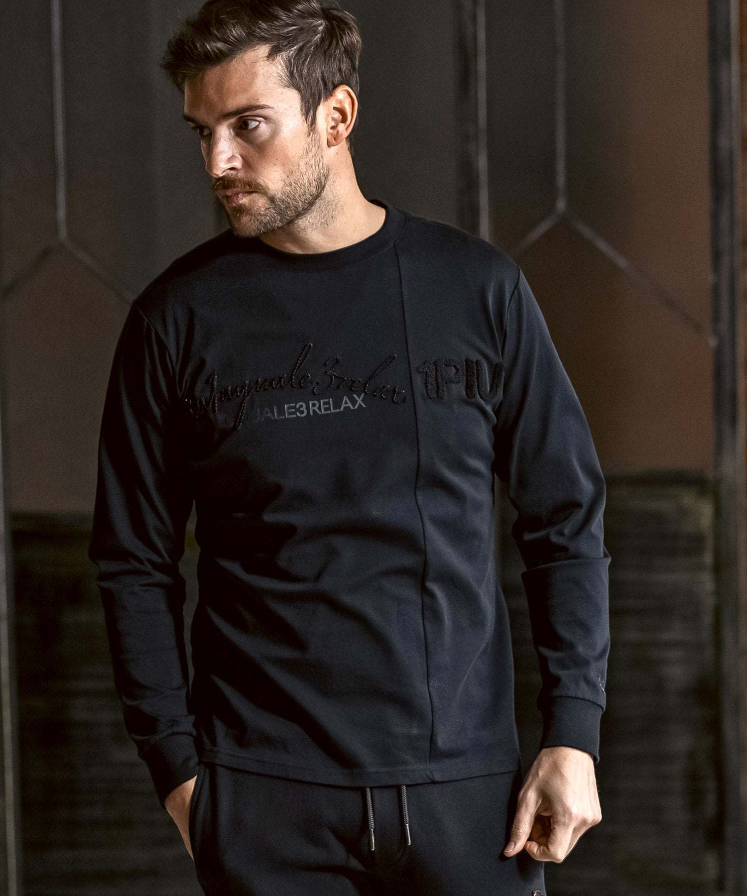 ウノ ピゥ ウノ ウグァーレ トレ リラックス 1PIU1UGUALE3 RELAX スウィッチングロゴ スマートシルエット シルケット生地 長袖Tシャツ (ブラック) ブラック