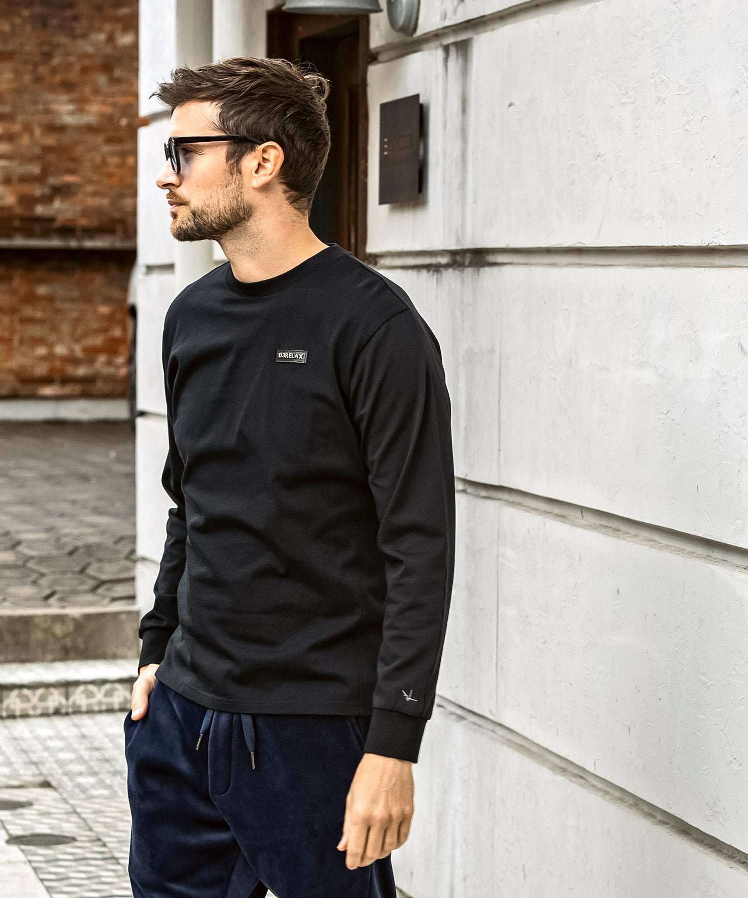 ウノ ピゥ ウノ ウグァーレ トレ リラックス 1PIU1UGUALE3 RELAX プレートロゴ スマートシルエット シルケット生地 ロングTシャツ (ブラック) ブラック