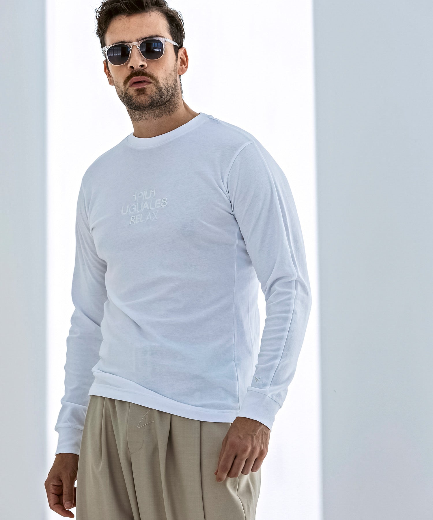ウノ ピゥ ウノ ウグァーレ トレ リラックス 1PIU1UGUALE3 RELAX コンビネーションロゴロングTシャツ (ホワイト) ホワイト