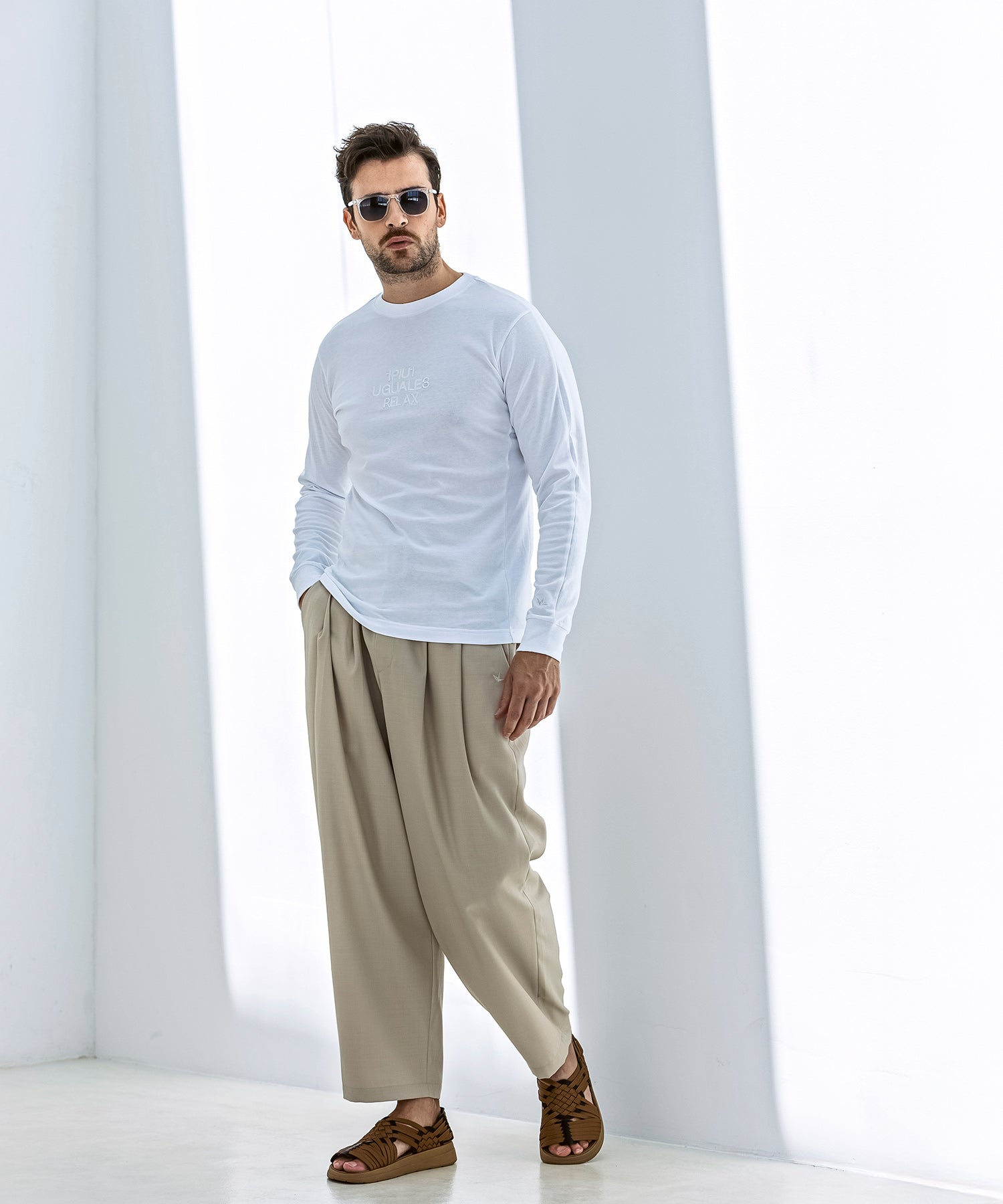 ウノ ピゥ ウノ ウグァーレ トレ リラックス 1PIU1UGUALE3 RELAX コンビネーションロゴロングTシャツ (ホワイト) ホワイト