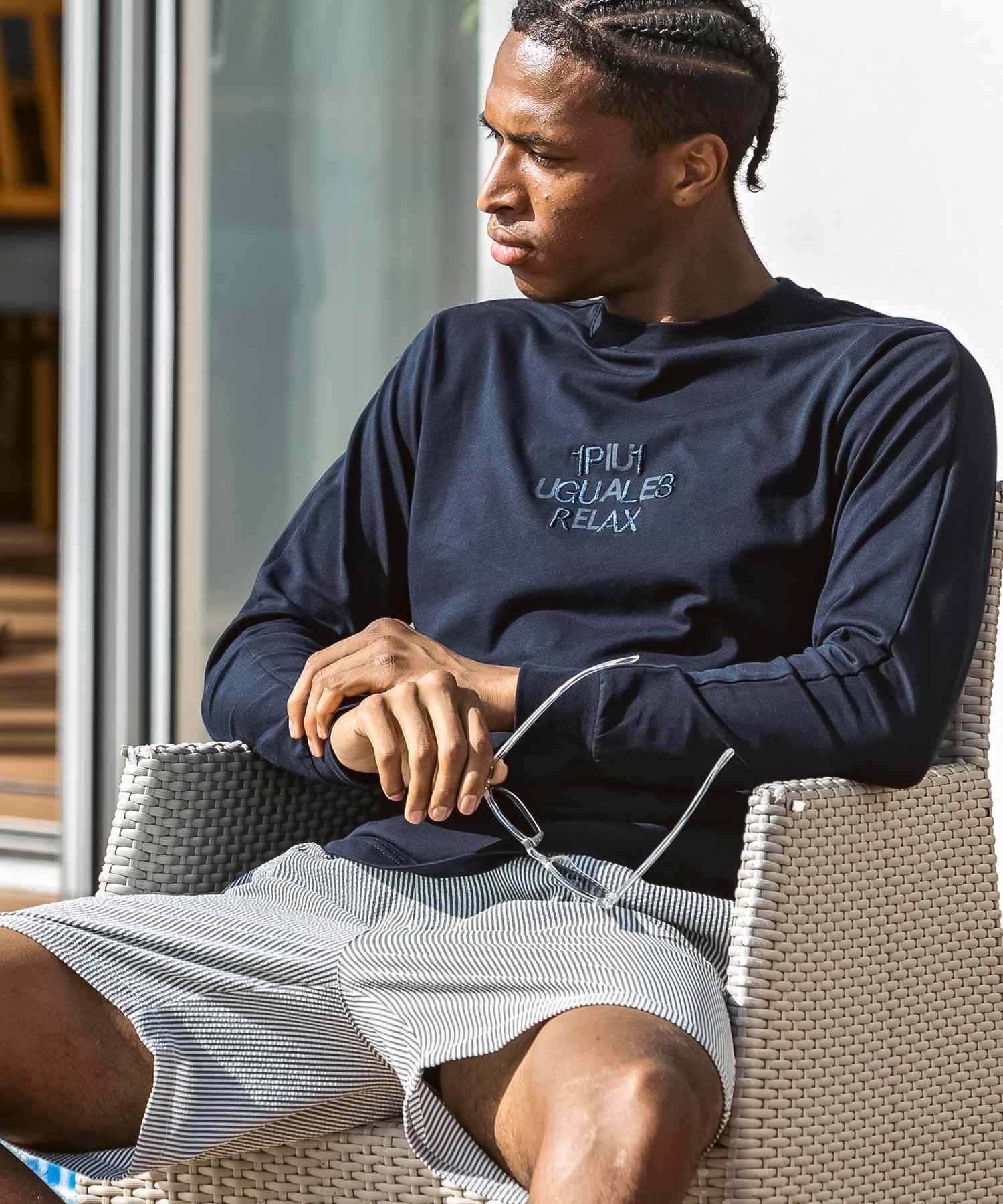 ウノ ピゥ ウノ ウグァーレ トレ リラックス 1PIU1UGUALE3 RELAX コンビネーションロゴロングTシャツ (ネイビー) ネイビー