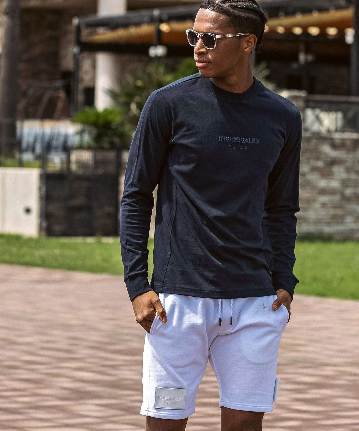 ウノ ピゥ ウノ ウグァーレ トレ リラックス 1PIU1UGUALE3 RELAX ダブルラインストーンロゴロングTシャツ (ネイビー) ネイビー