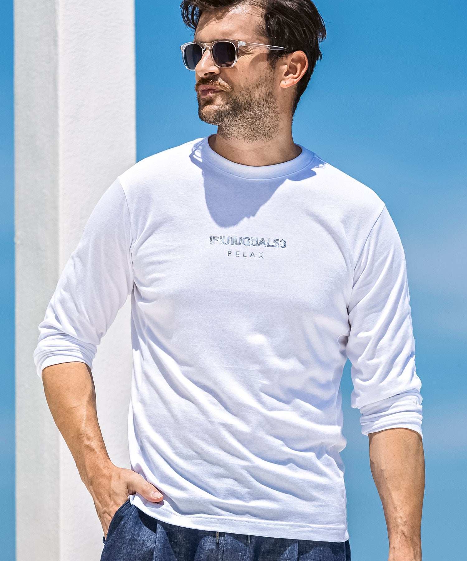 ウノ ピゥ ウノ ウグァーレ トレ リラックス 1PIU1UGUALE3 RELAX ダブルラインストーンロゴロングTシャツ (ホワイト) ホワイト