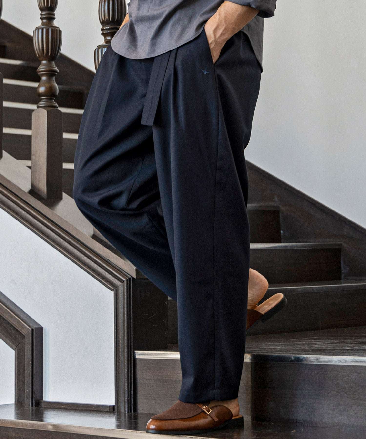 ウノ ピゥ ウノ ウグァーレ トレ リラックス 1PIU1UGUALE3 RELAX 【WEB・直営店限定】ウールブレンド ツータック ワイドシルエット スラックス (ネイビー) ネイビー