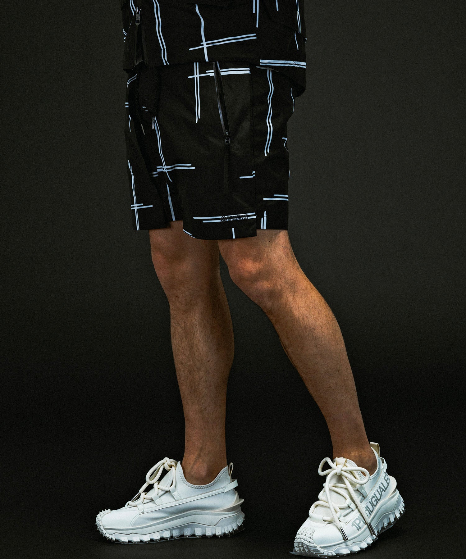 ウノ ピゥ ウノ ウグァーレ トレ リラックス 1PIU1UGUALE3 RELAX ショートパンツ by GORE-TEX LABS / ゴアテックス (black×white) black×white