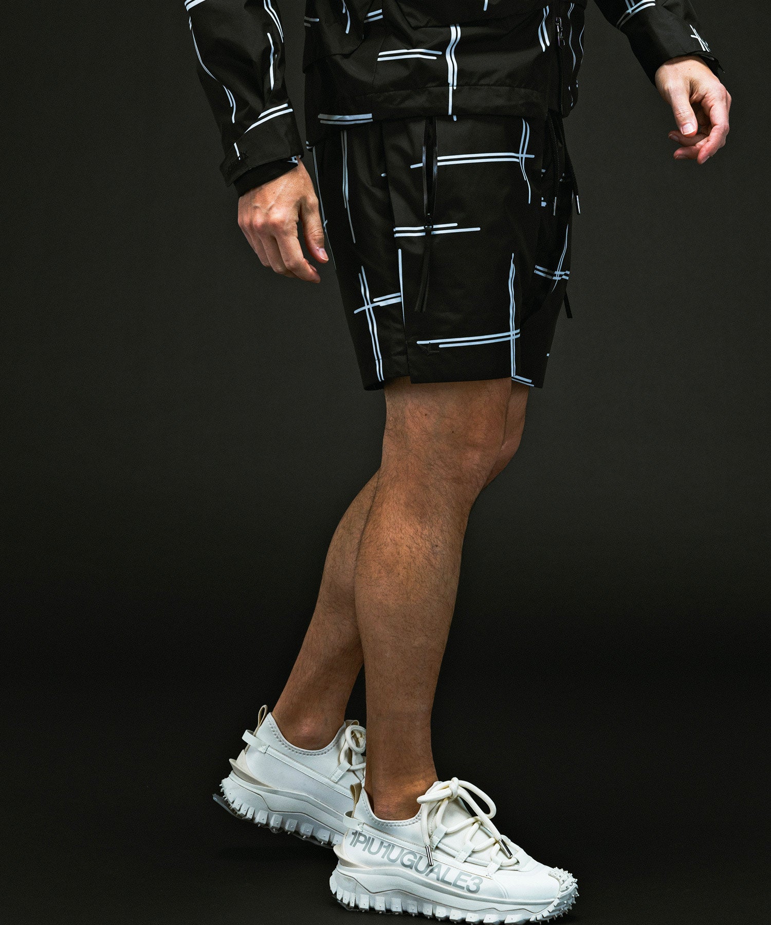 ウノ ピゥ ウノ ウグァーレ トレ リラックス 1PIU1UGUALE3 RELAX ショートパンツ by GORE-TEX LABS / ゴアテックス (black×white) black×white