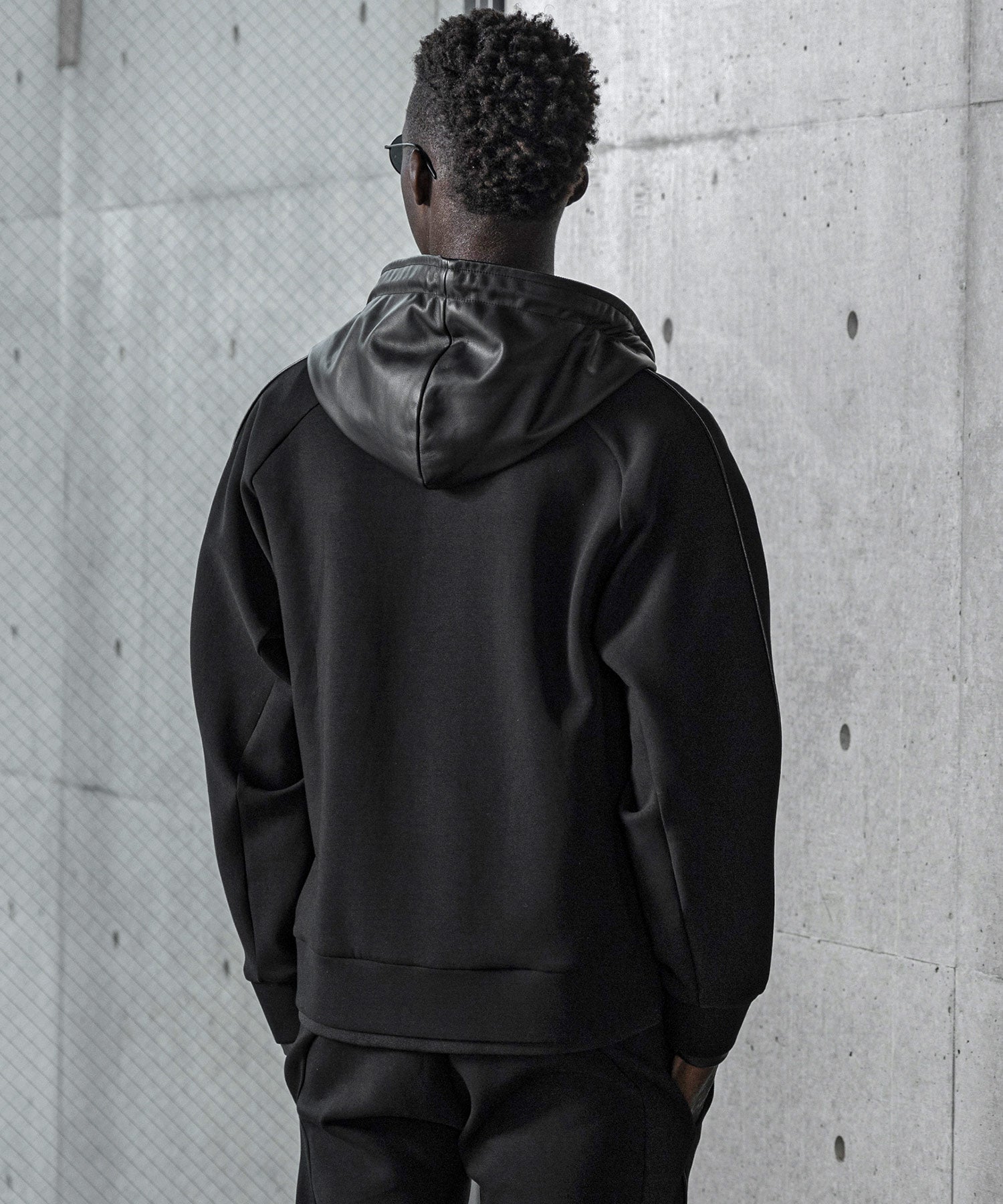 ウノ ピゥ ウノ ウグァーレ トレ リラックス 1PIU1UGUALE3 RELAX レザー コンビテックパーカー (ブラック) ブラック