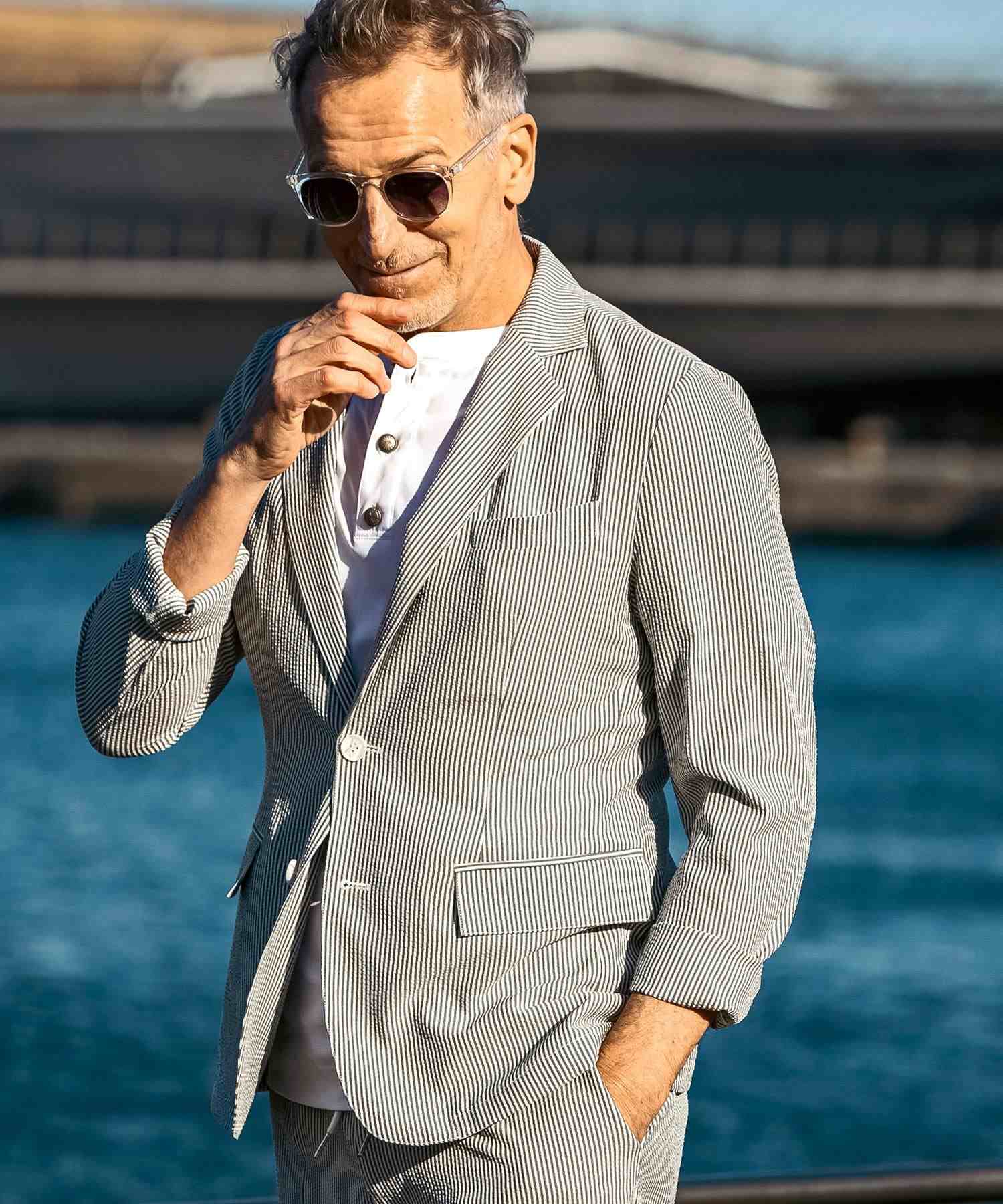 エイケイエムコンテンポラリー AKM Contemporary 【WEB・直営店限定】ピンストライプ シアサッカージャケット テーラードジャケット (ブラック×ホワイト) ブラック×ホワイト