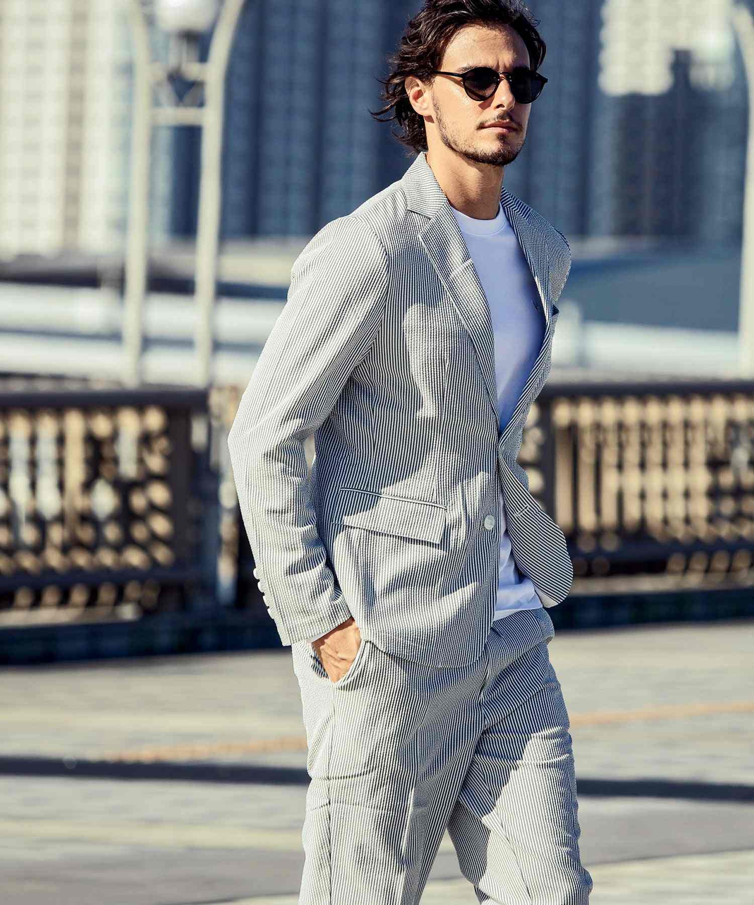 エイケイエムコンテンポラリー AKM Contemporary 【WEB・直営店限定】ピンストライプ シアサッカージャケット テーラードジャケット (ブラック×ホワイト) ブラック×ホワイト