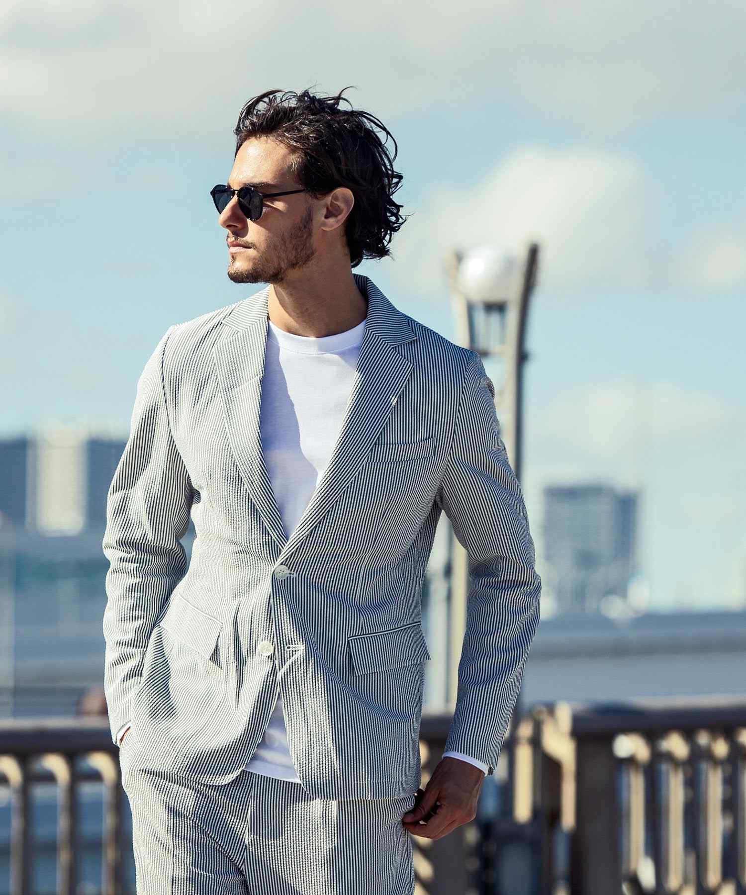 エイケイエムコンテンポラリー AKM Contemporary 【WEB・直営店限定】ピンストライプ シアサッカージャケット テーラードジャケット (ブラック×ホワイト) ブラック×ホワイト