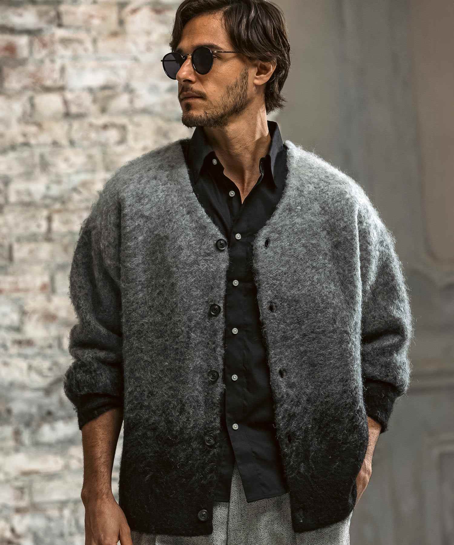 エイケイエムコンテンポラリー AKM Contemporary モヘア オーバーサイズ グラデーション ニットカーディガン(保温性/起毛) (ブラック) ブラック