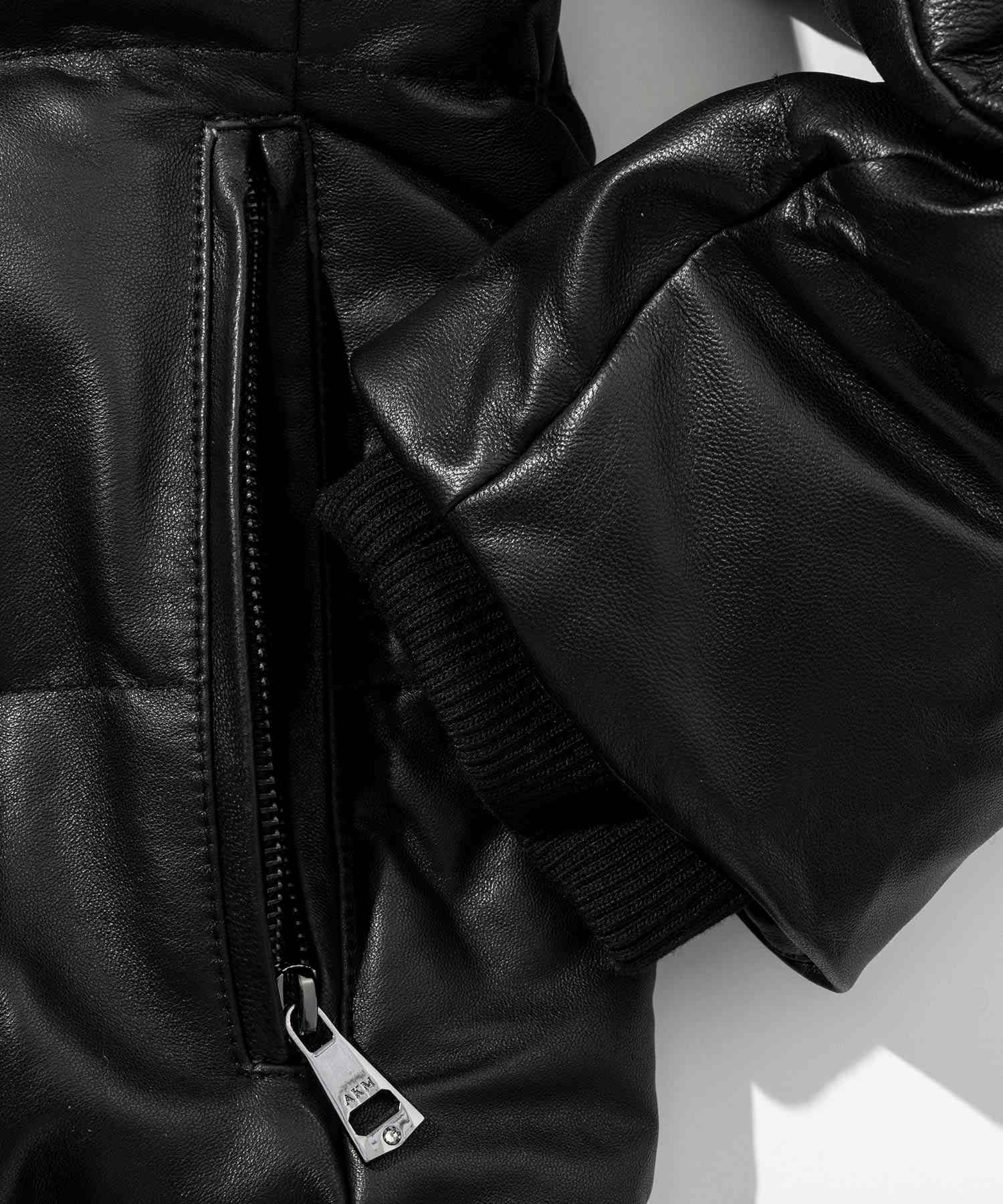 エイケイエムコンテンポラリー AKM Contemporary キルティング レザーレイヤード ダウンジャケット(保温性/防風性) (ブラック) ブラック