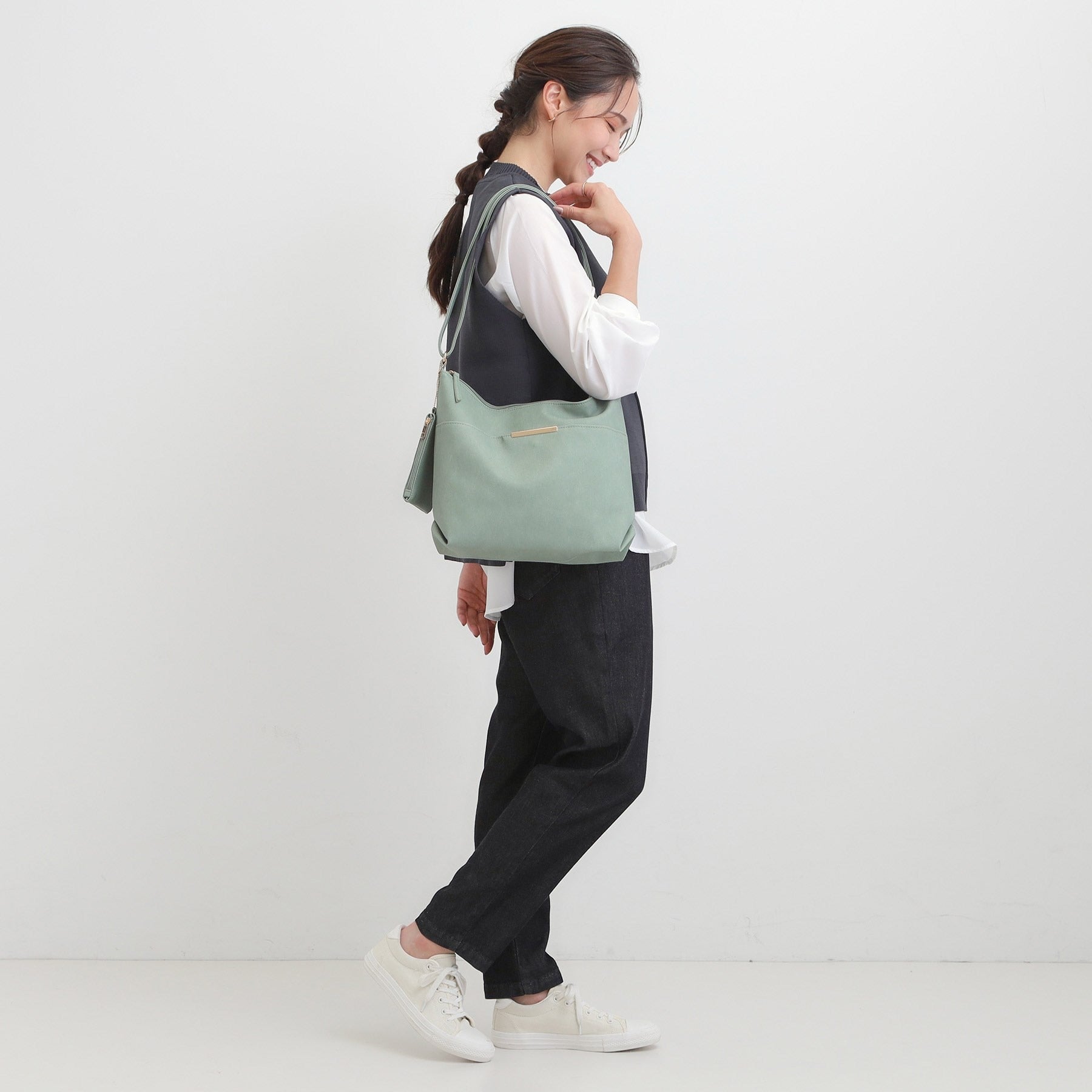 シューラルー SHOO・LA・RUE ダブルフェイスショルダーバッグ (ベージュ(052)) ベージュ(052)