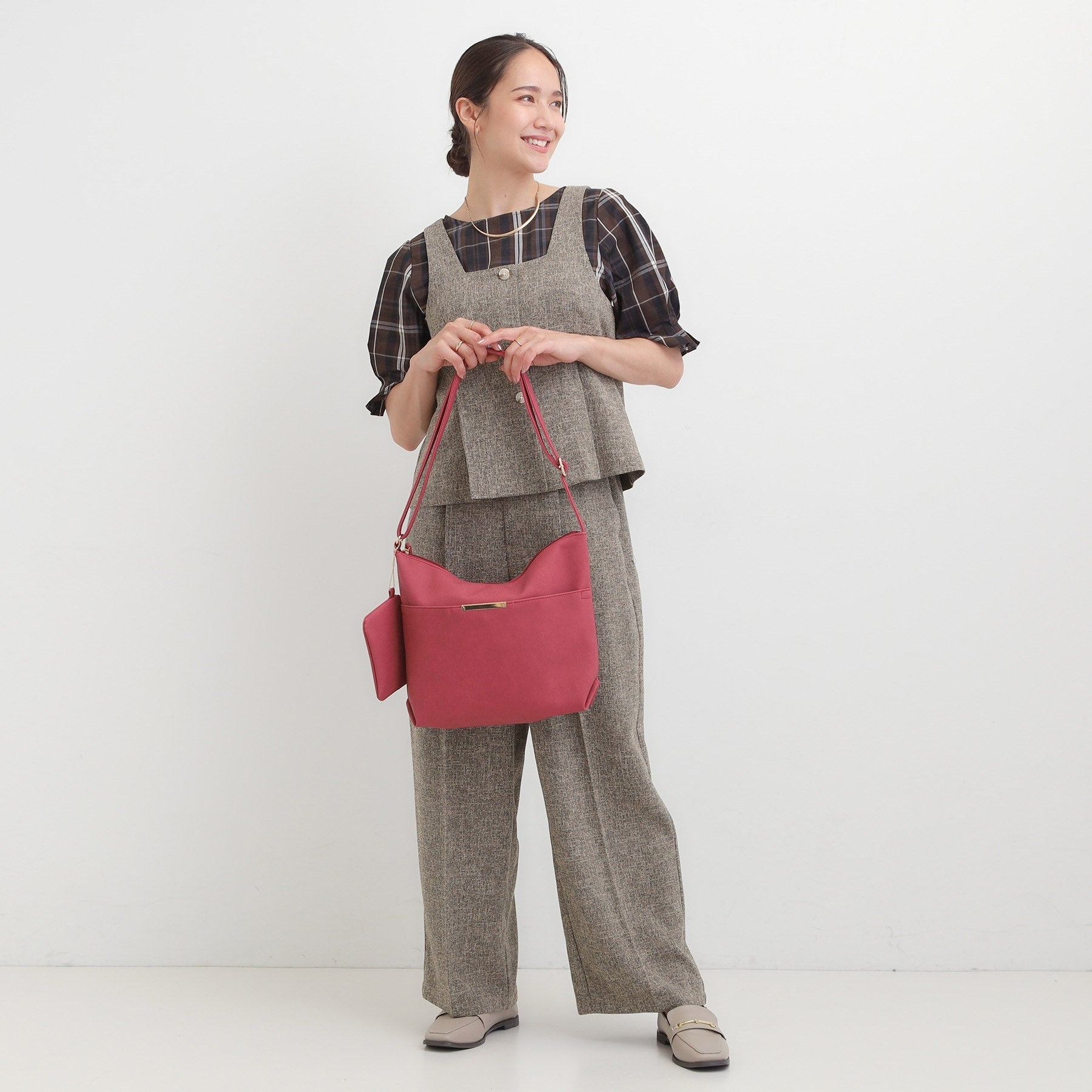 シューラルー SHOO・LA・RUE ダブルフェイスショルダーバッグ (ベージュ(052)) ベージュ(052)