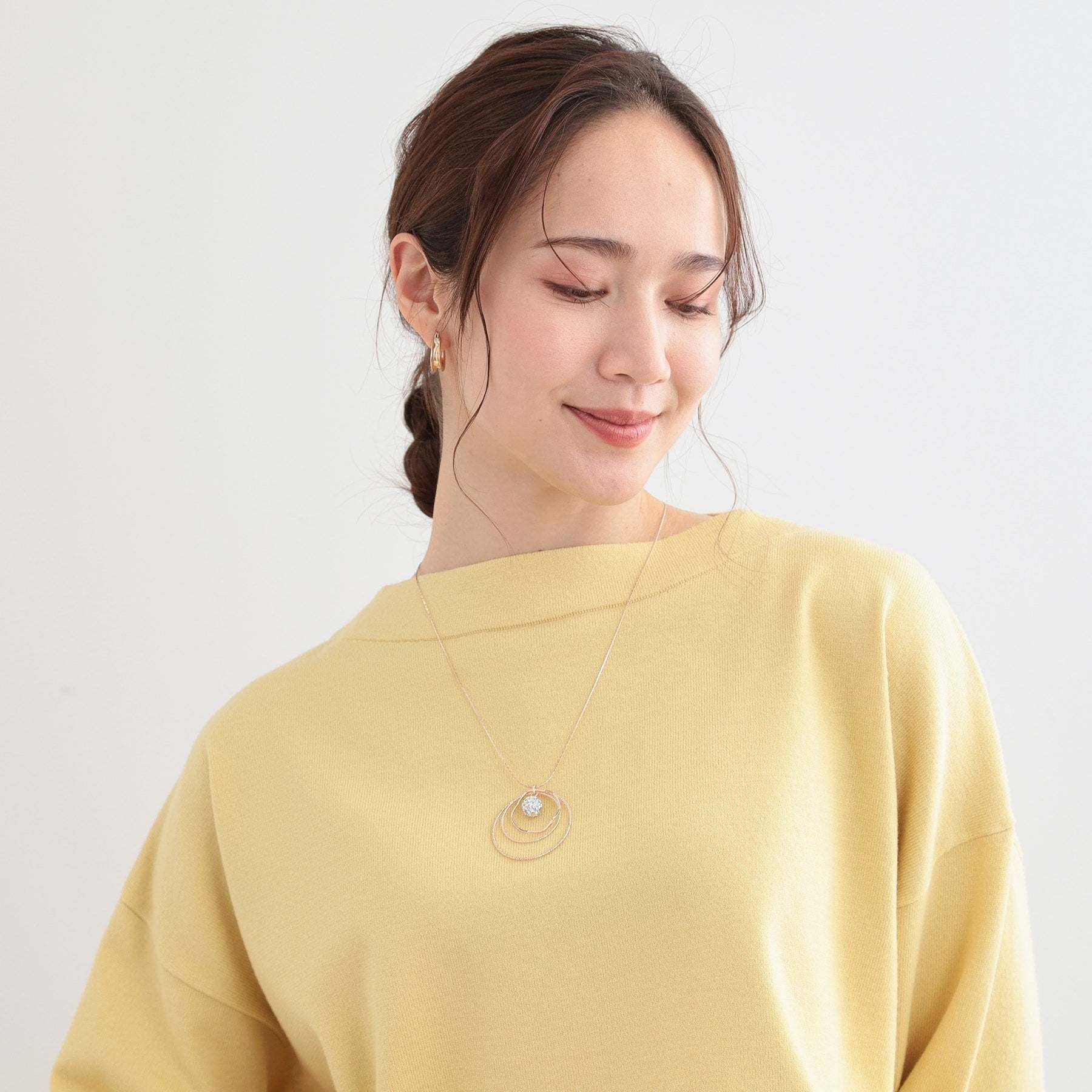 シューラルー SHOO・LA・RUE スリーサークルポイントパヴェネックレス