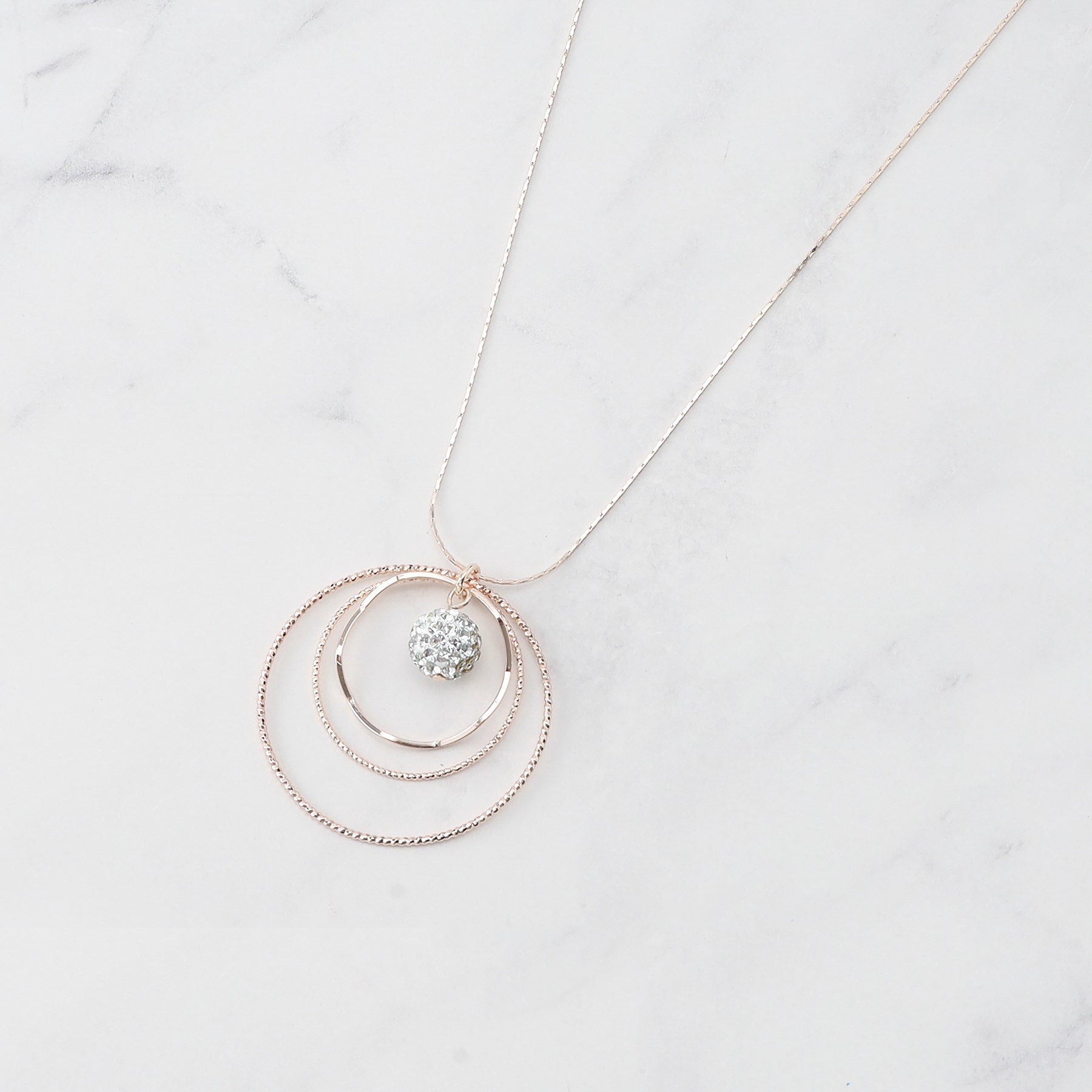 シューラルー SHOO・LA・RUE スリーサークルポイントパヴェネックレス