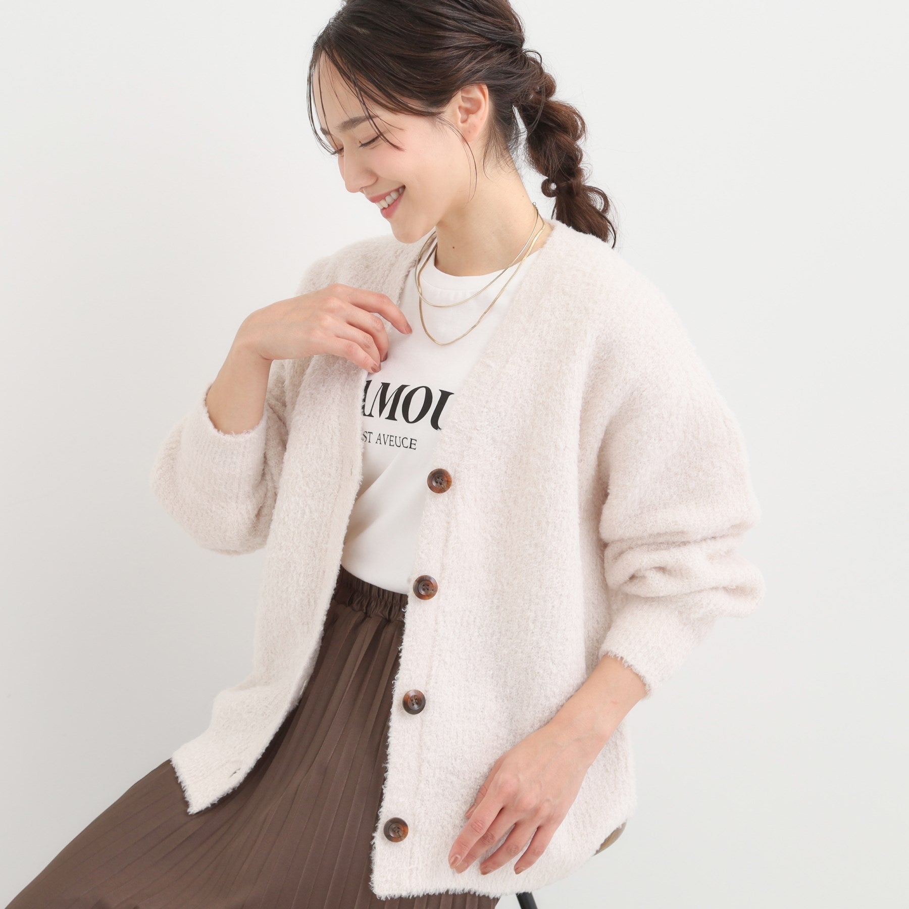 シューラルー SHOO・LA・RUE プードルフェザーVニットカーデ (ライトベージュ(051)) ライトベージュ(051)