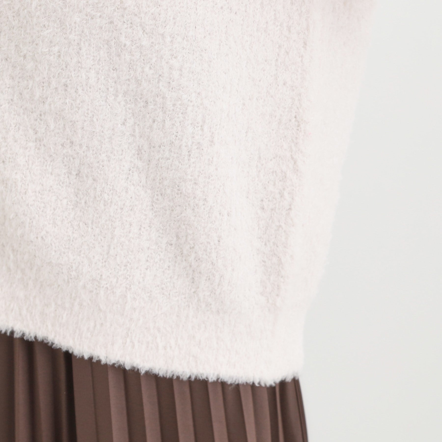 シューラルー SHOO・LA・RUE プードルフェザーVニットカーデ (ライトベージュ(051)) ライトベージュ(051)