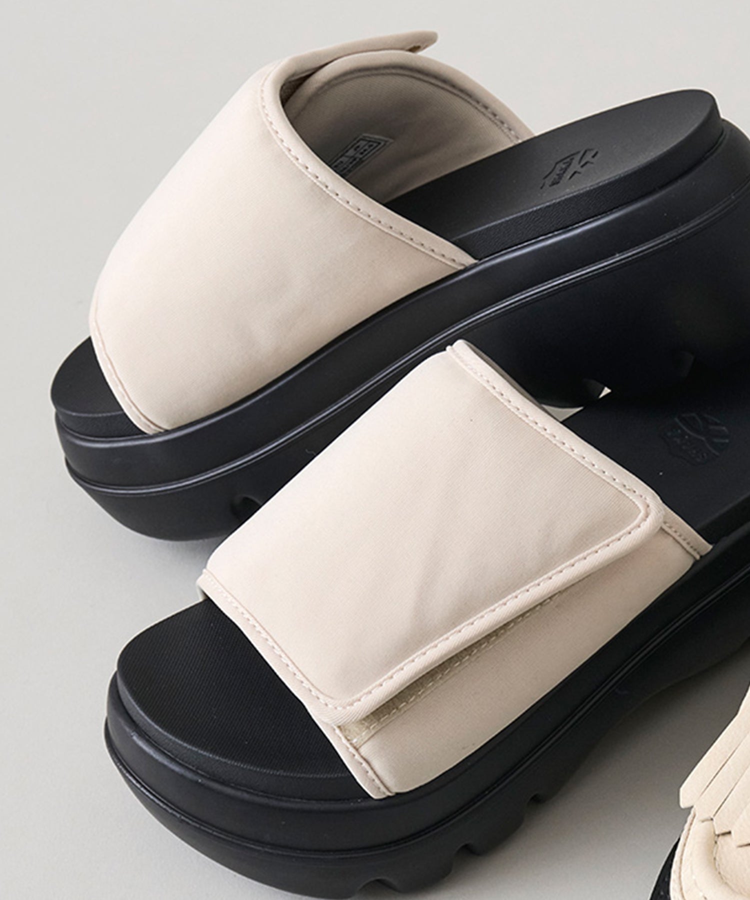 シャカ SHAKA PUFFY SLIDE CHUNKY (Linen 01P) Linen 01P