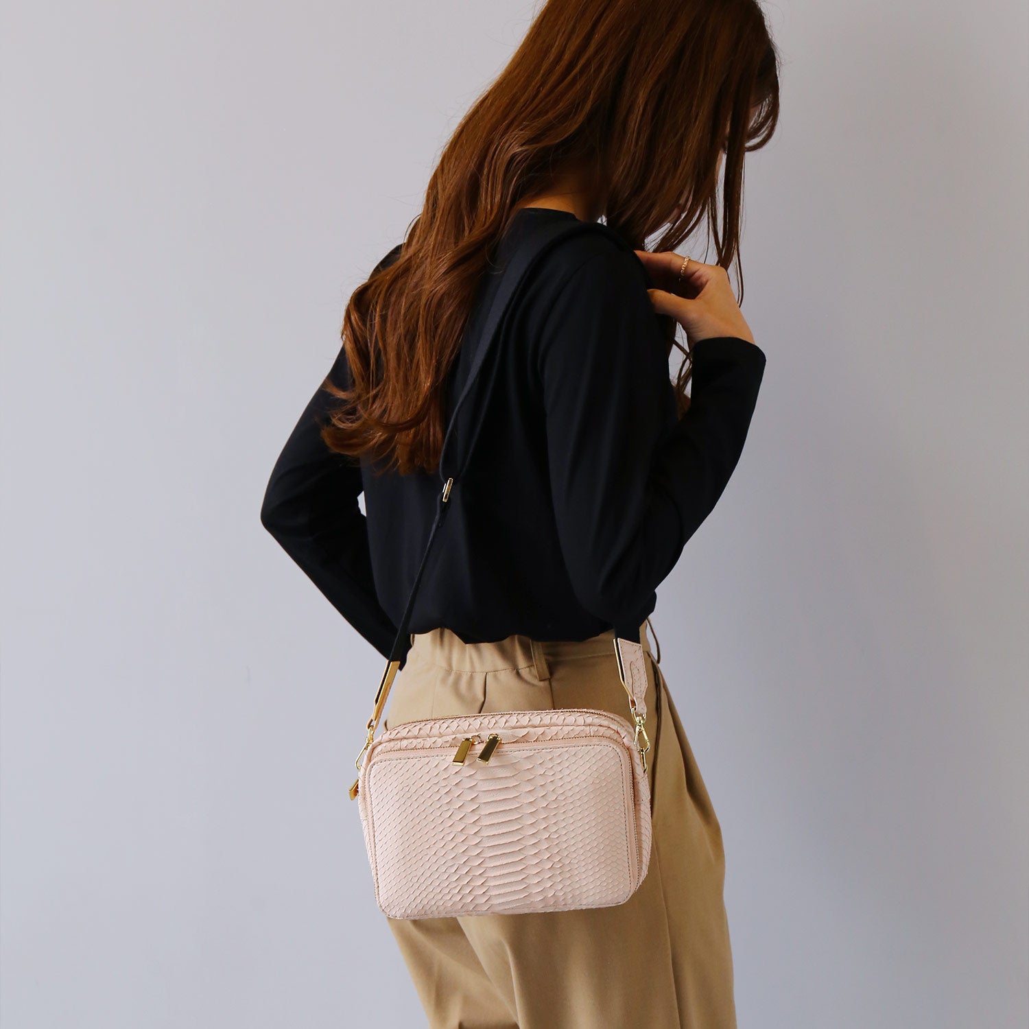 サンキョウショウカイ 三京商会 パイソンレザー ショルダーバッグ 3種類のストラップ付き (アプリコット) アプリコット