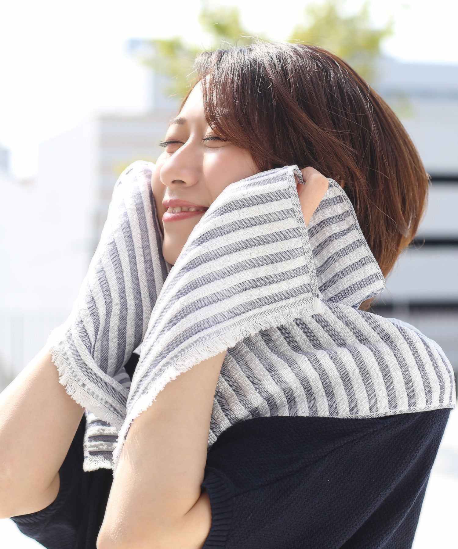 サンキョウショウカイ 三京商会 接触冷感UVカットひんやりタオルマフラー,ボーダーグレー