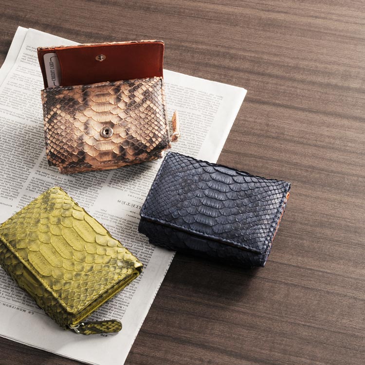 サンキョウショウカイ 三京商会 パイソンレザーミニ折財布 (キプロス) キプロス